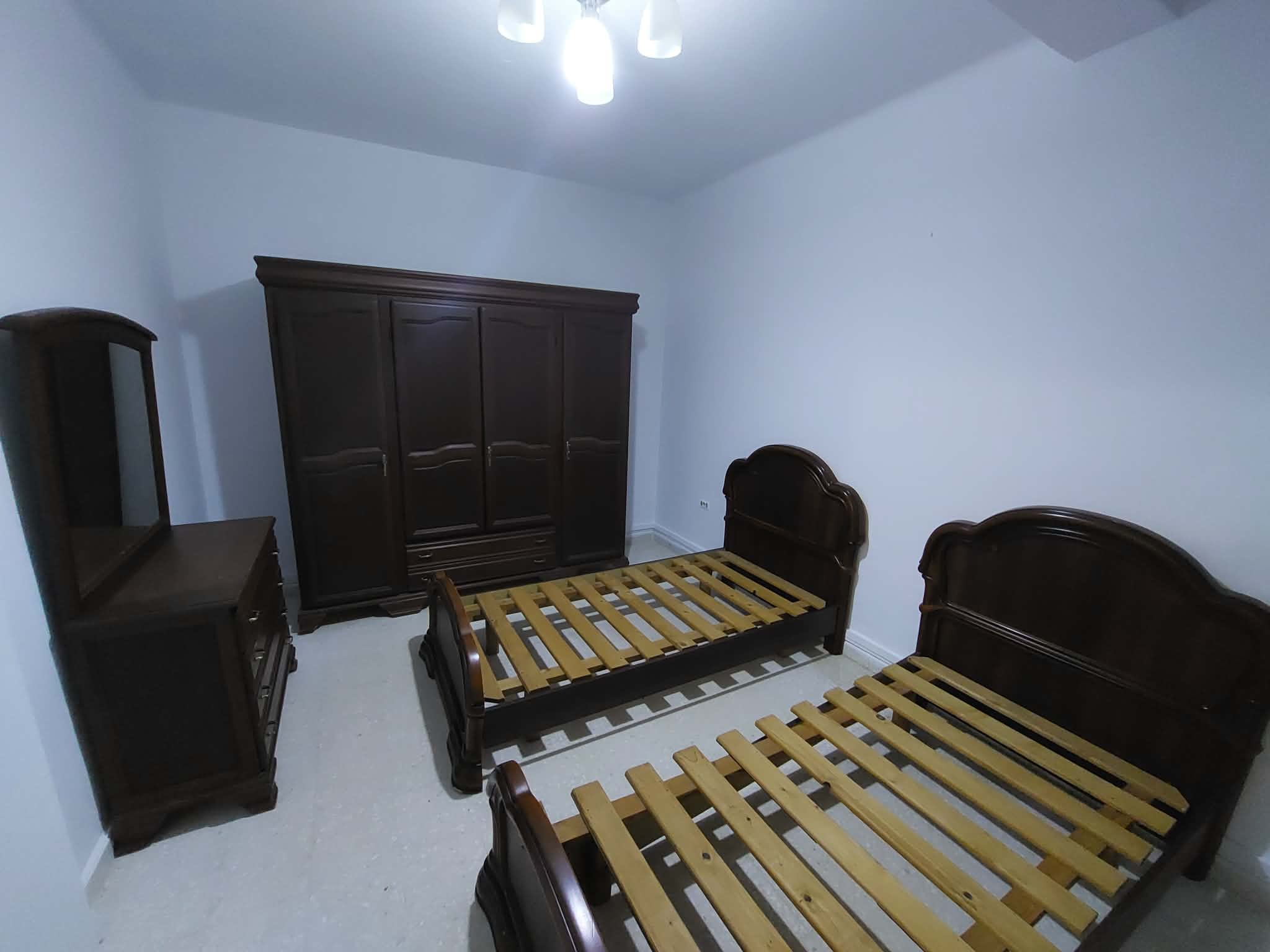 Cite El Khadra&nbsp;Cite El Khadra&nbsp;Location&nbsp;Appart. 2 pi�ces&nbsp;Etage rdc s 2 a partir du mois d'aout