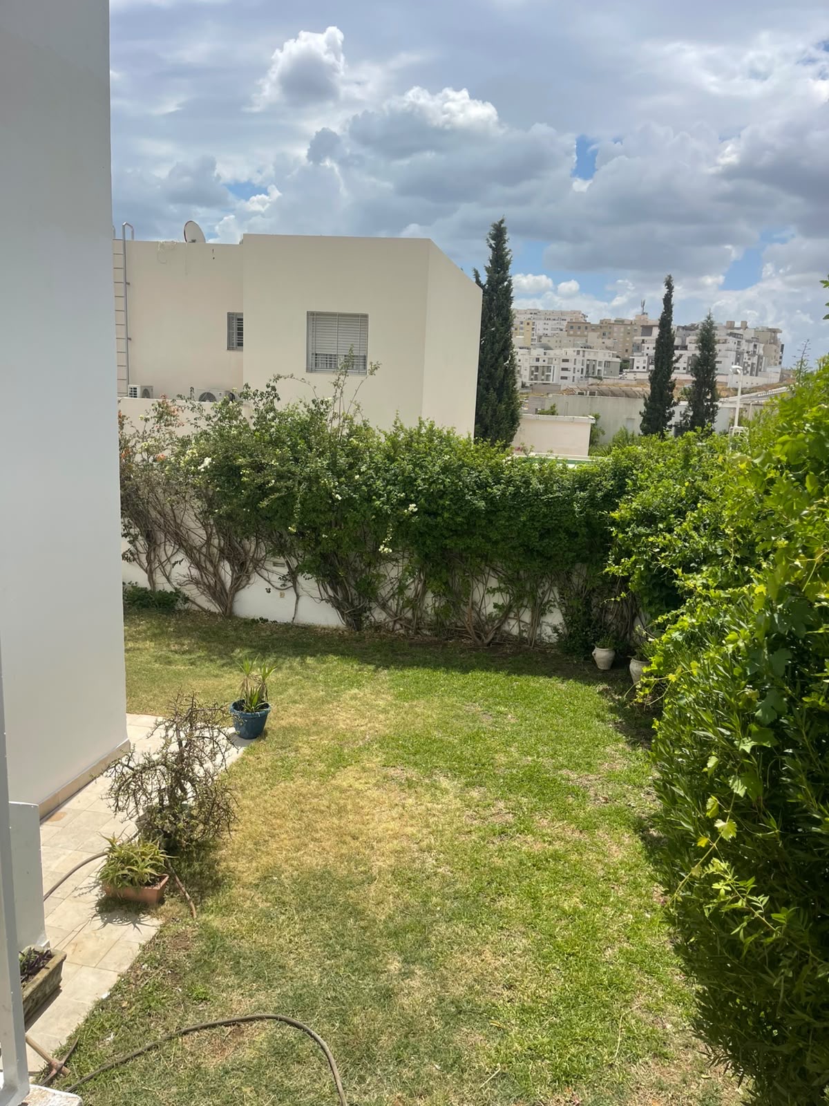 Mnihla&nbsp;Jardins d'el Menzah&nbsp;Location&nbsp;Maisons&nbsp;Triplex ind�pendant � jardin el menzah