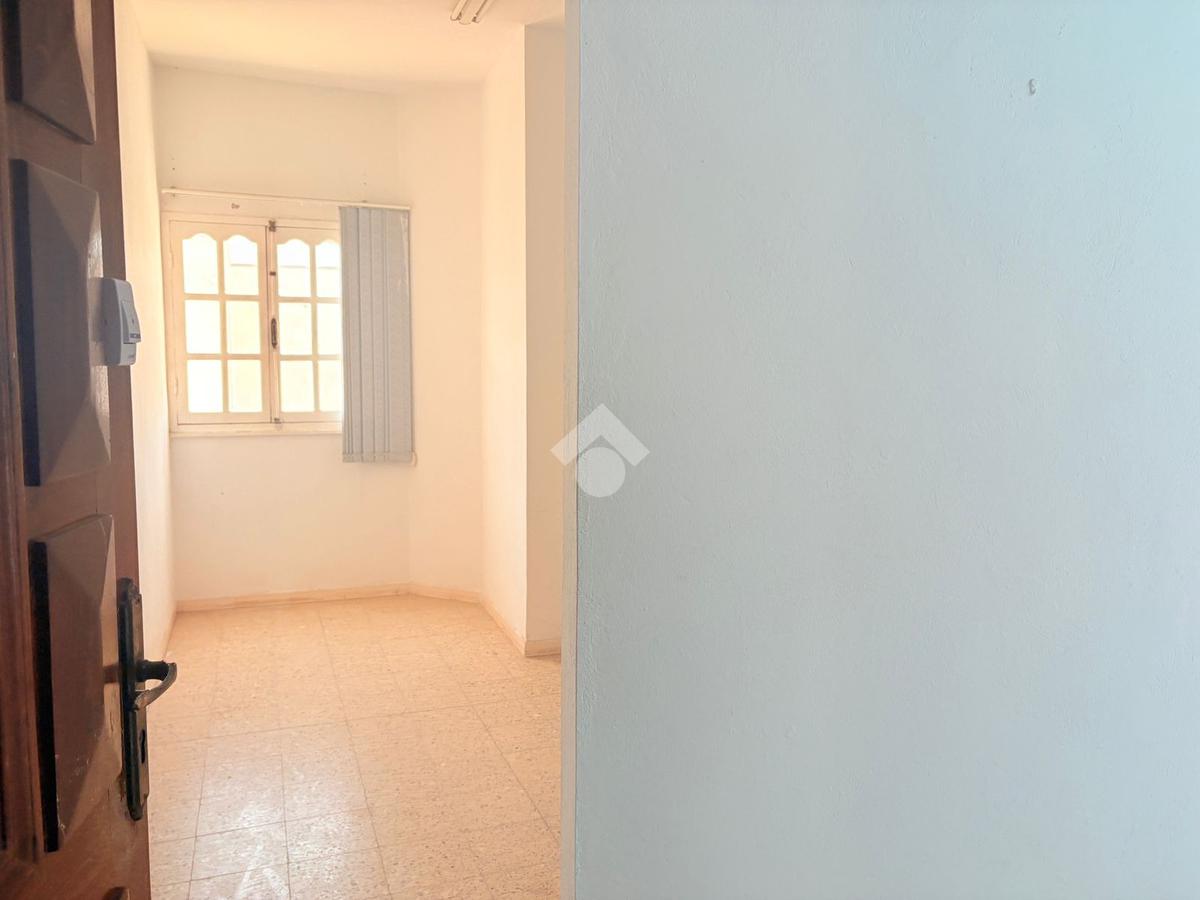 Megrine&nbsp;Zone Industrielle Saint Gobin&nbsp;Bureaux & Commerces&nbsp;Bureau&nbsp;Bureau hall 2 et 2 pieces