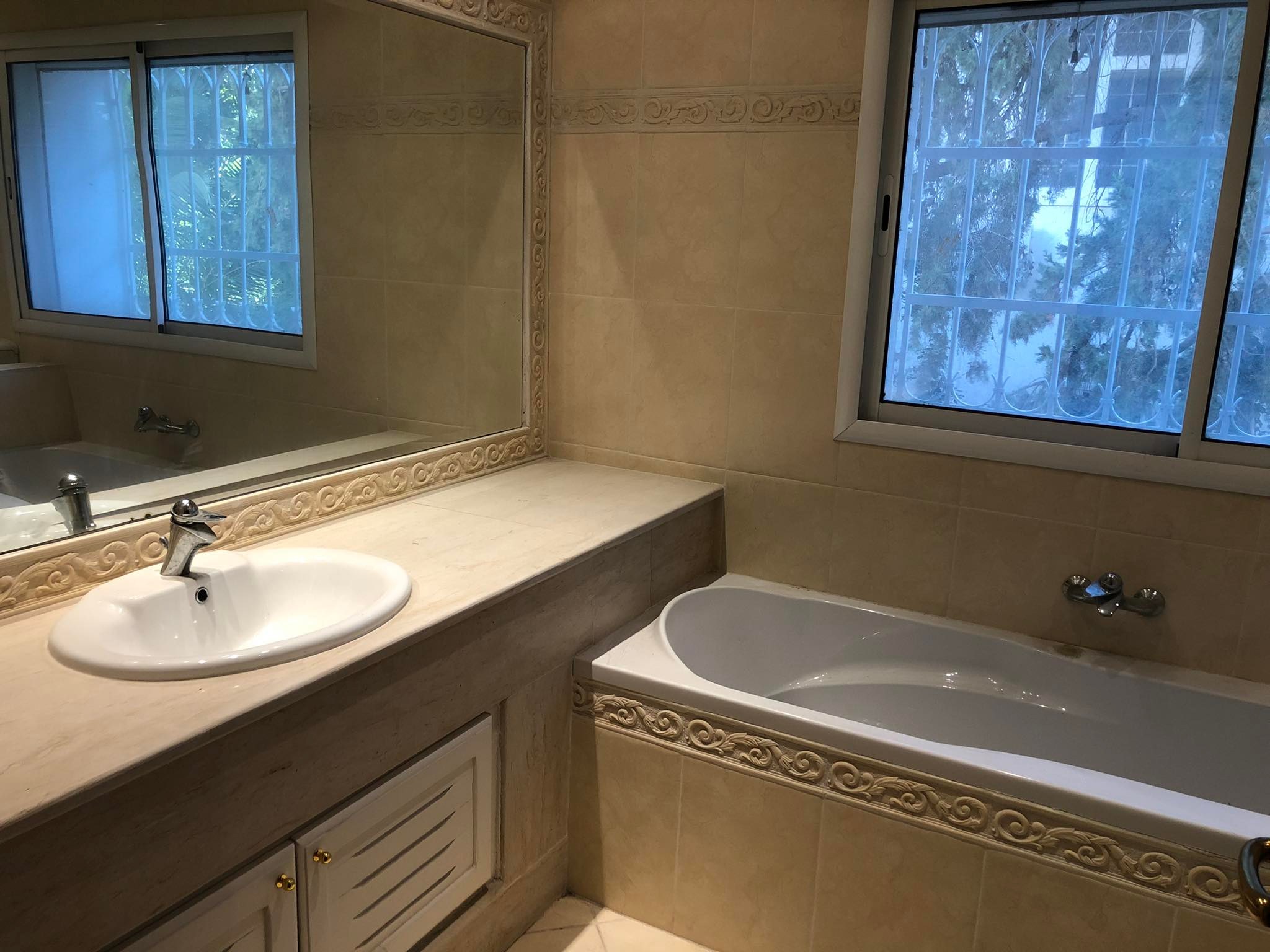 El Menzah&nbsp;Mutuelle Ville&nbsp;Location&nbsp;Maisons&nbsp;Villa avec un jardin � notre dame mutuelleville