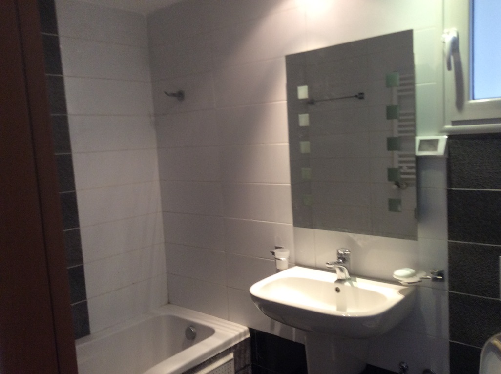 El Menzah&nbsp;Tunis Belvedere&nbsp;Location&nbsp;Appart. 3 pi�ces&nbsp;Appartement 3p  au 1er �tage avec place de parking