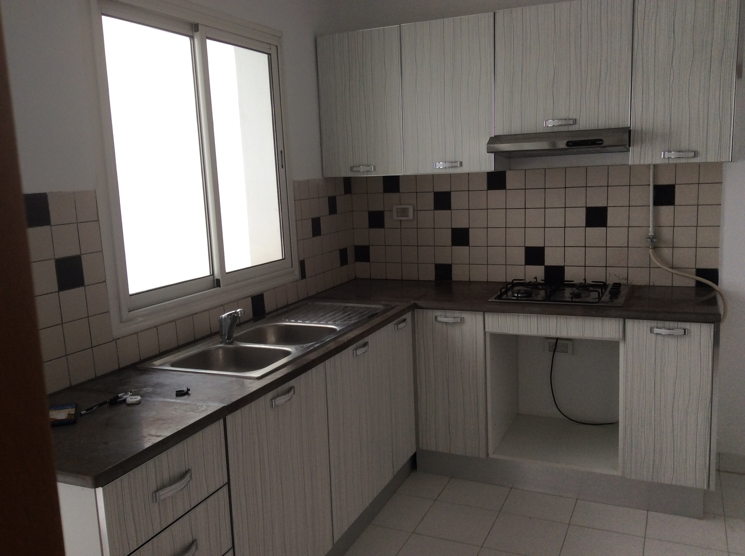 El Menzah&nbsp;Cite El Mahrajene&nbsp;Location&nbsp;Appart. 3 pi�ces&nbsp;Au 1er appartement 3 pi�ces avec place au sous sol