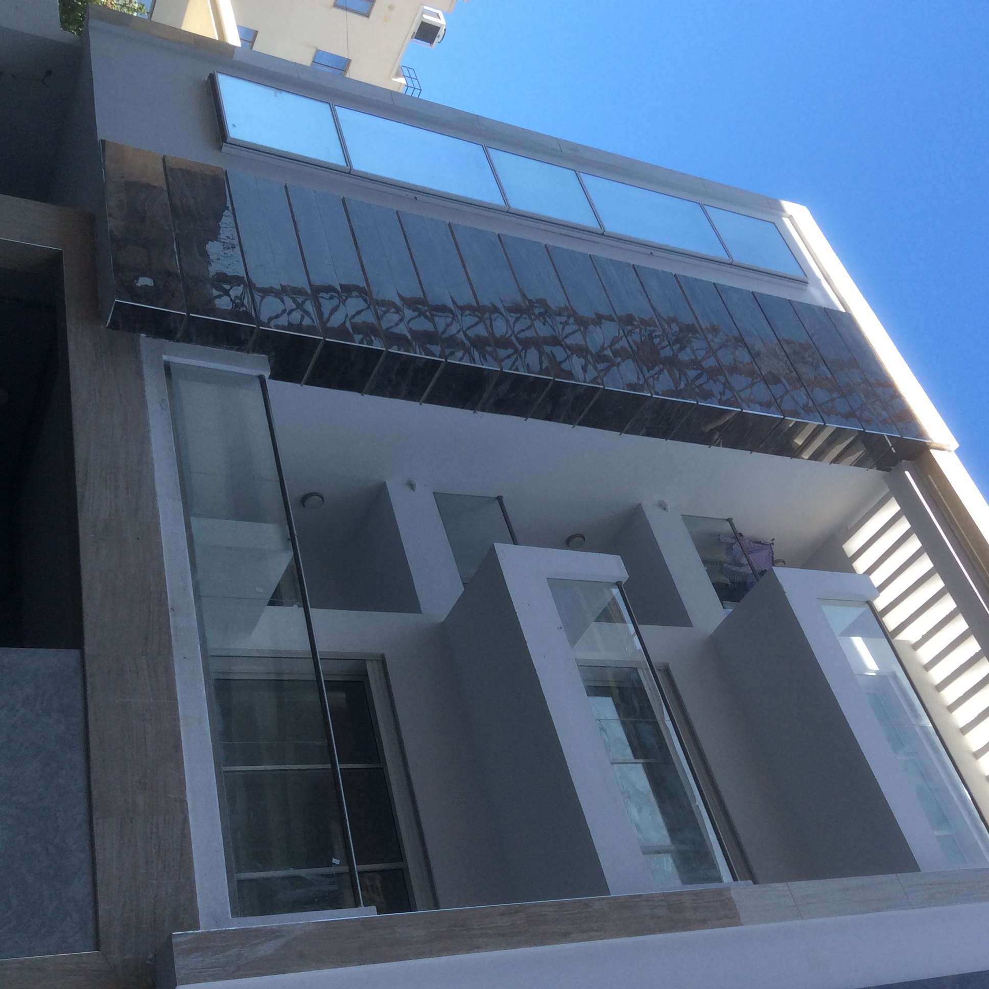 El Menzah&nbsp;Cite El Mahrajene&nbsp;Location&nbsp;Appart. 3 pi�ces&nbsp;Au 1er appartement 3 pi�ces avec place au sous sol