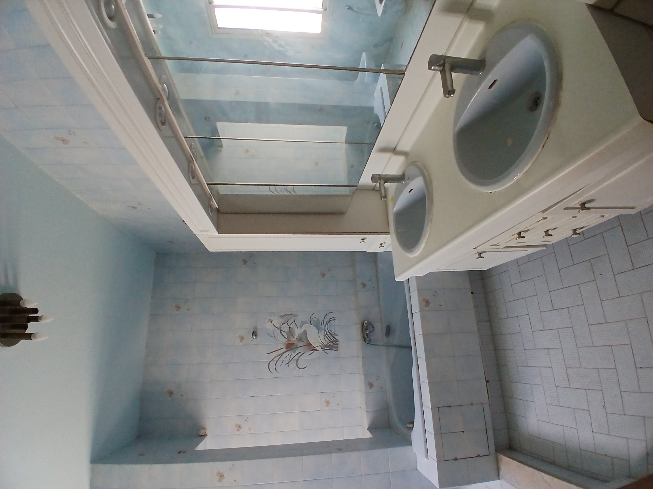 El Menzah&nbsp;El Menzah 9&nbsp;Vente&nbsp;Maisons&nbsp;Villa sur art�re commercial menzah 9