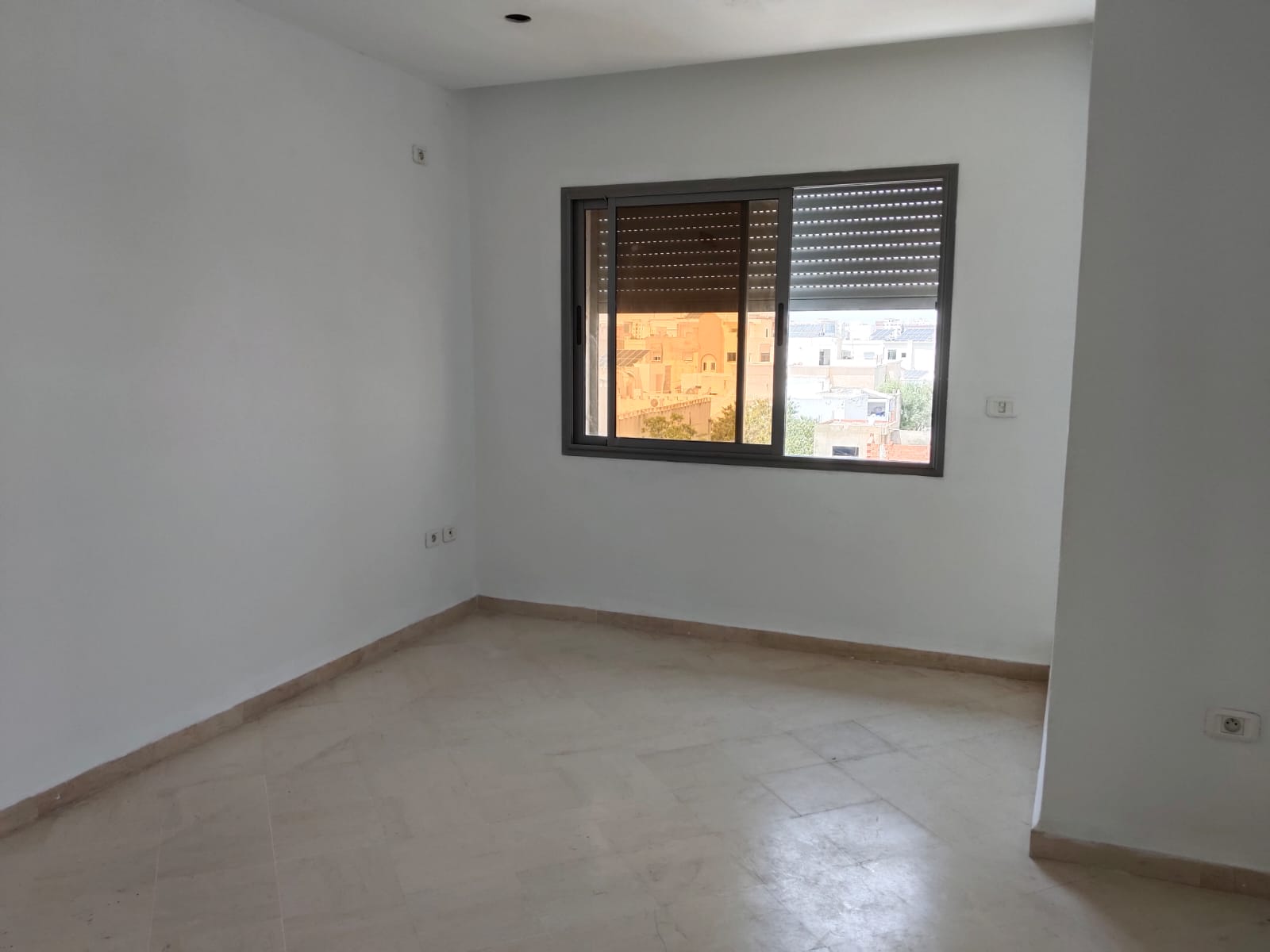 Ain Zaghouan&nbsp;Ain Zaghouan&nbsp;Bureaux & Commerces&nbsp;Bureau&nbsp;Aouina loc bureaux