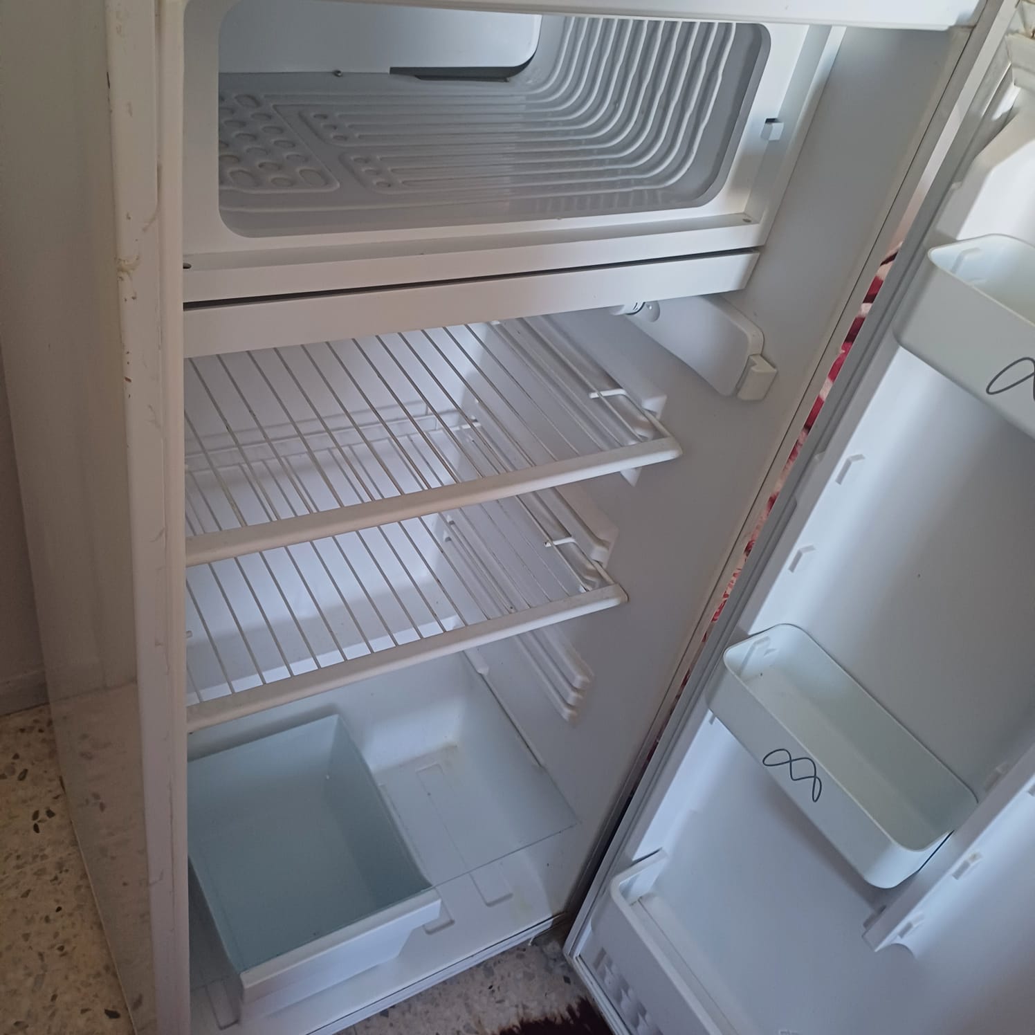 Rades&nbsp;Chouchet Rades&nbsp;R�frig�rateur 1 porte&nbsp;Autre&nbsp;Refregerateur 1 porte