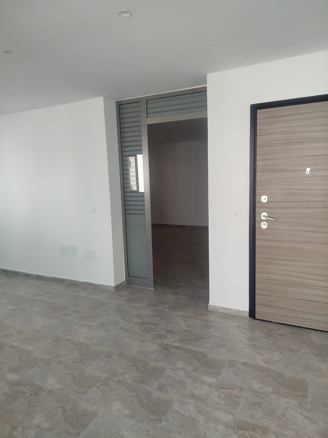 El Menzah&nbsp;El Menzah 9&nbsp;Location&nbsp;Appart. 2 pi�ces&nbsp;Un local bureau � menzah9 sur art�re principal