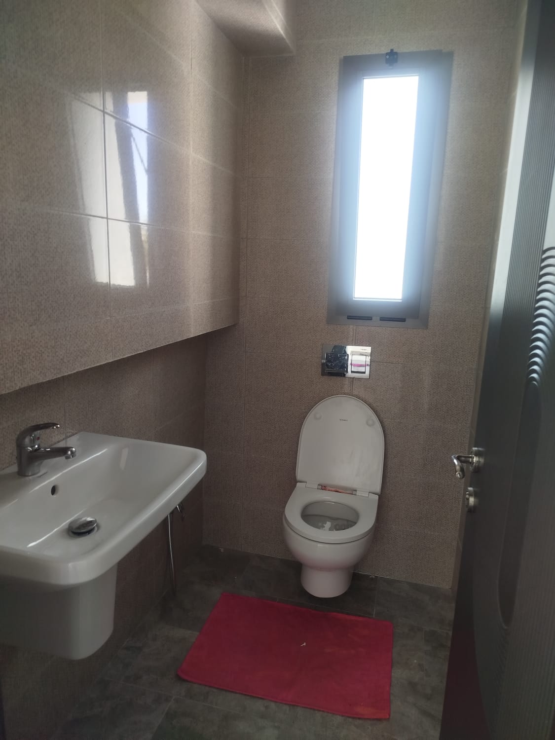 El Menzah&nbsp;El Menzah 9&nbsp;Location&nbsp;Appart. 2 pi�ces&nbsp;Un local bureau � menzah9 sur art�re principal