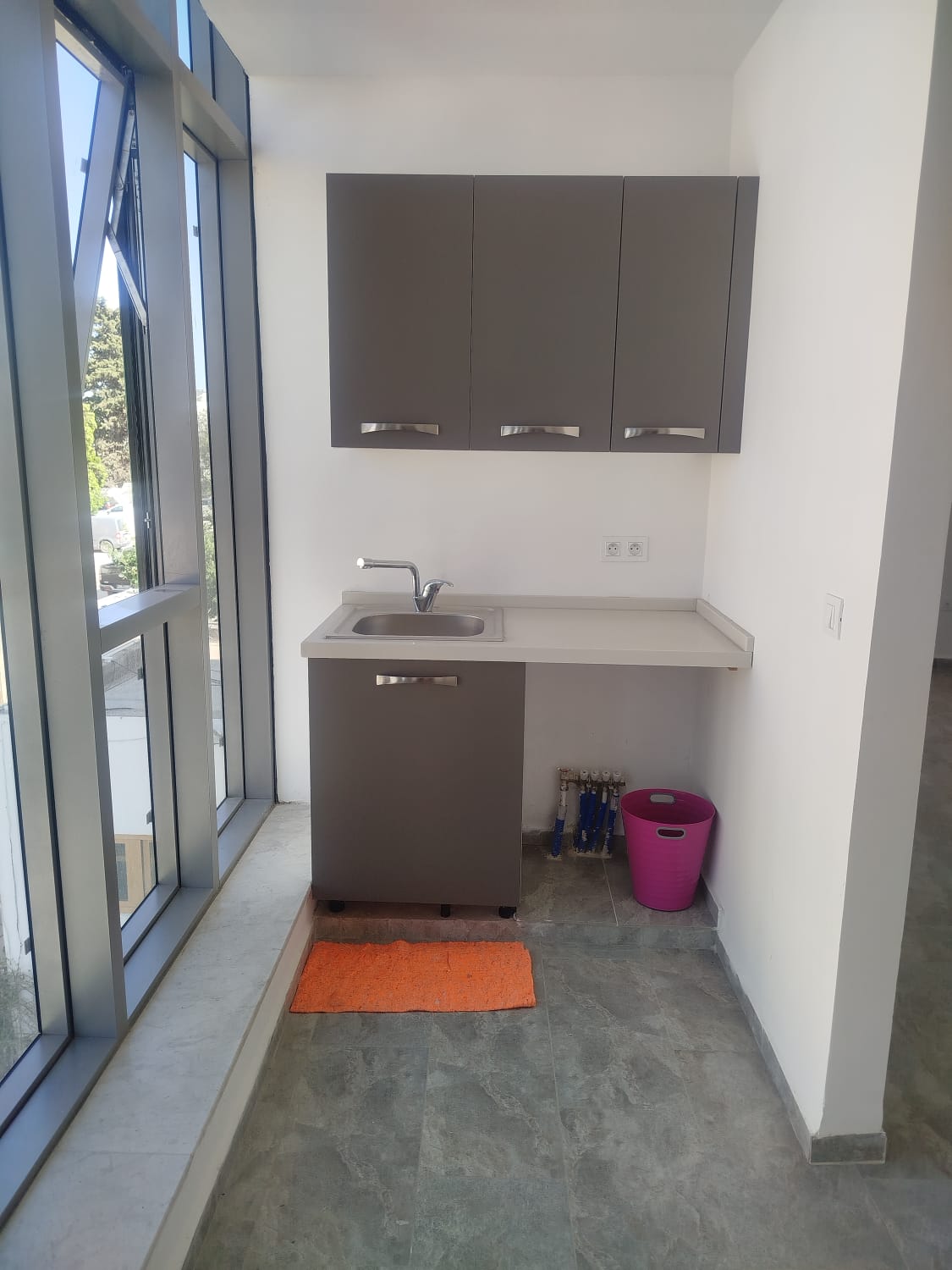 El Menzah&nbsp;El Menzah 9&nbsp;Location&nbsp;Appart. 2 pi�ces&nbsp;Un local bureau � menzah9 sur art�re principal