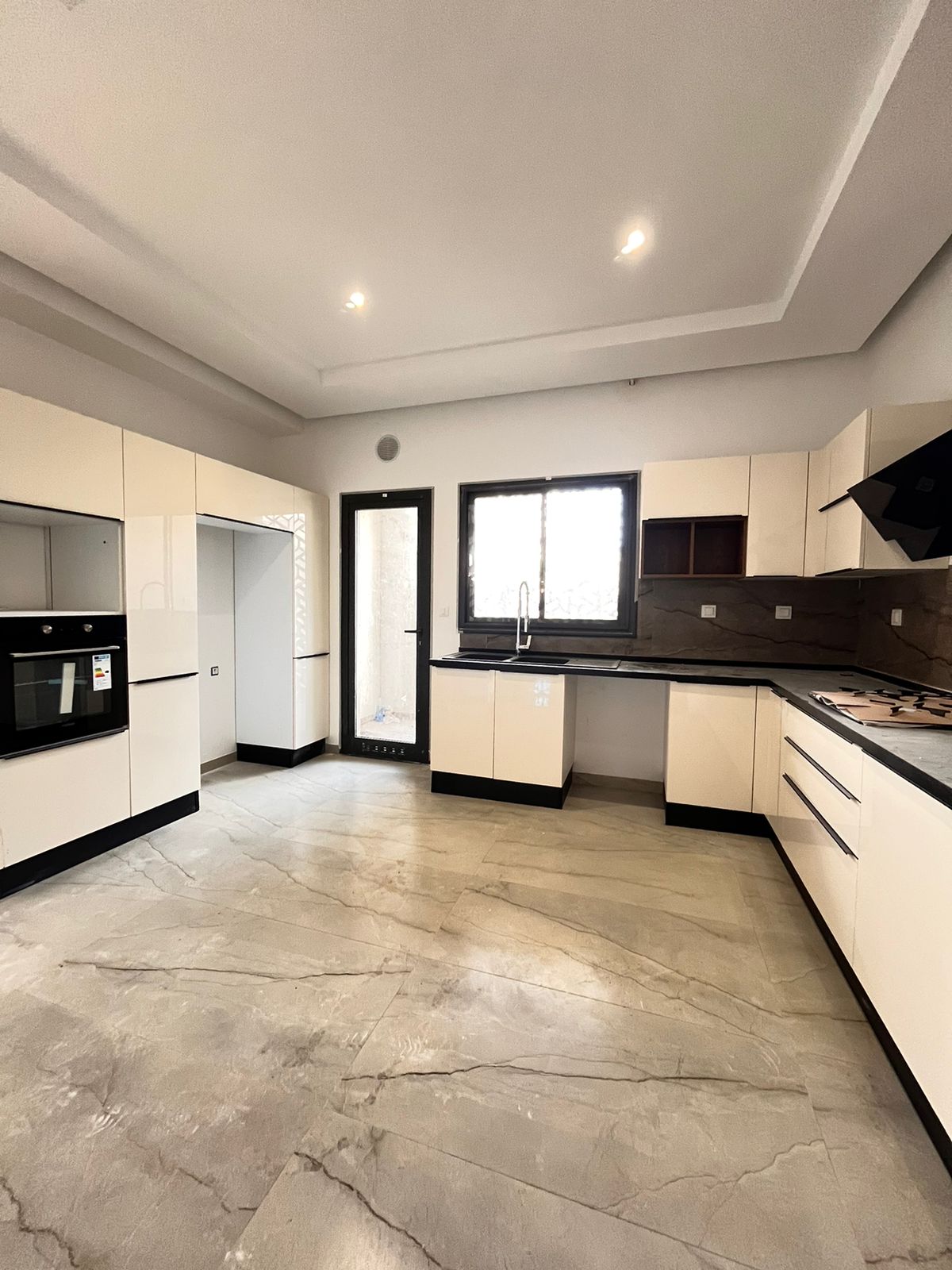La Soukra&nbsp;La Soukra&nbsp;Location&nbsp;Duplex&nbsp;Duplex s3 la soukra