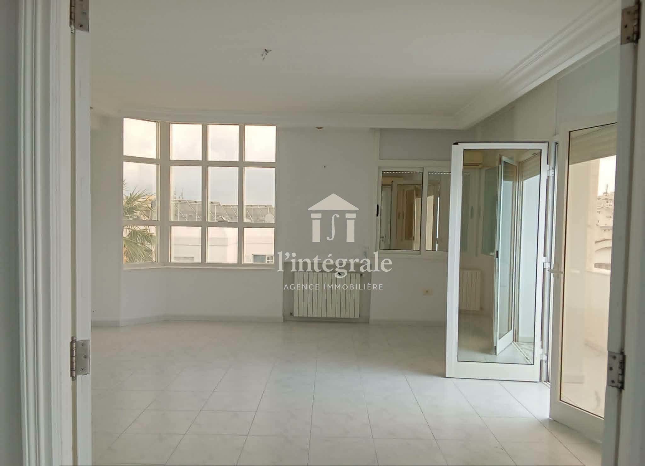 Ariana Ville&nbsp;Cite Ennasr 2&nbsp;Location&nbsp;Maisons&nbsp;Magnifique �tage d'une villa s3