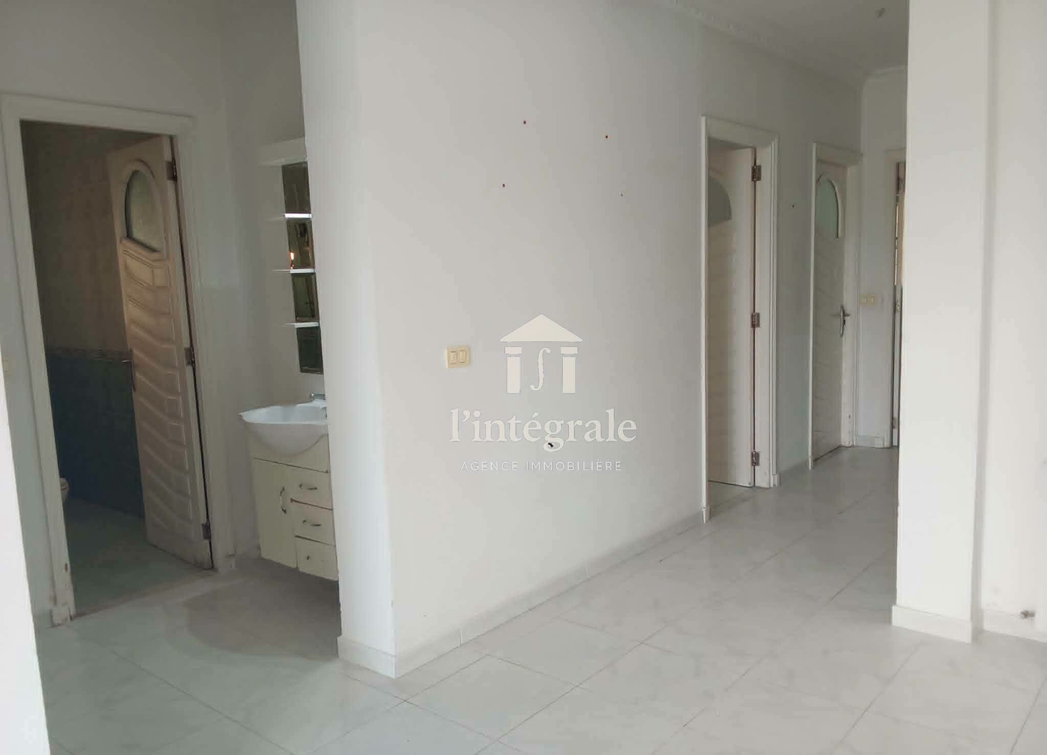 Ariana Ville&nbsp;Cite Ennasr 2&nbsp;Location&nbsp;Maisons&nbsp;Magnifique �tage d'une villa s3