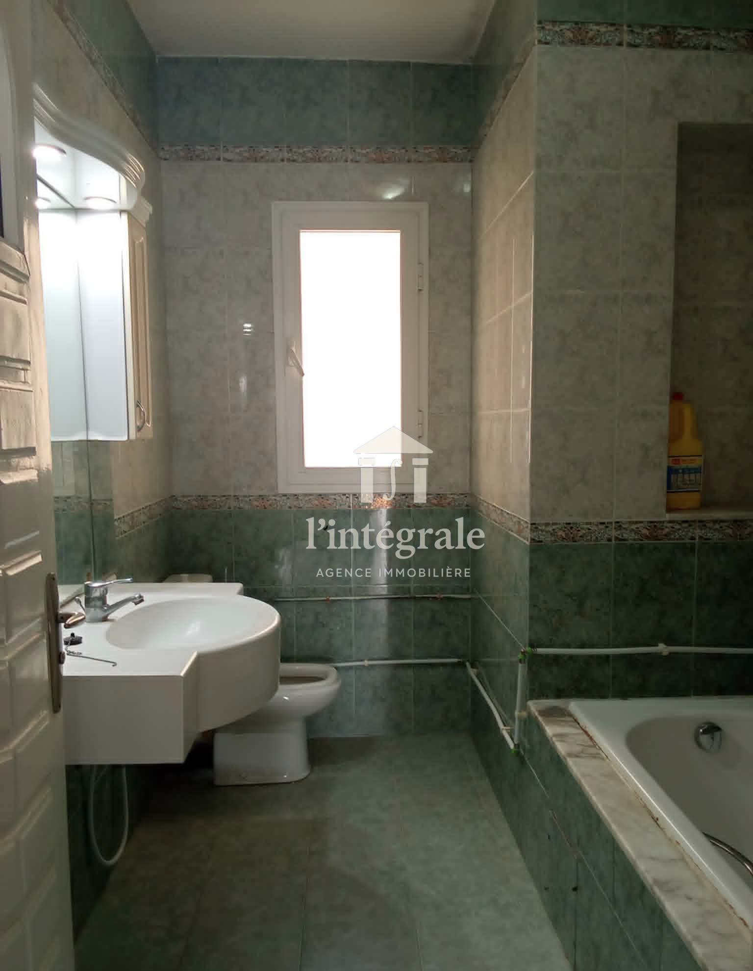 Ariana Ville&nbsp;Cite Ennasr 2&nbsp;Location&nbsp;Maisons&nbsp;Magnifique �tage d'une villa s3