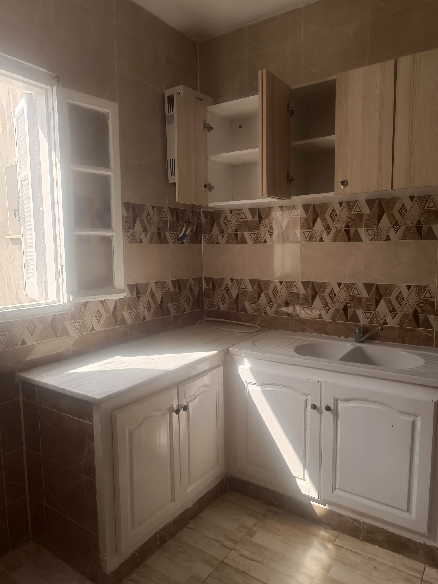 Ben Arous&nbsp;Ben Arous&nbsp;Location&nbsp;Appart. 3 pi�ces&nbsp;Premi�re �tage d'une maison