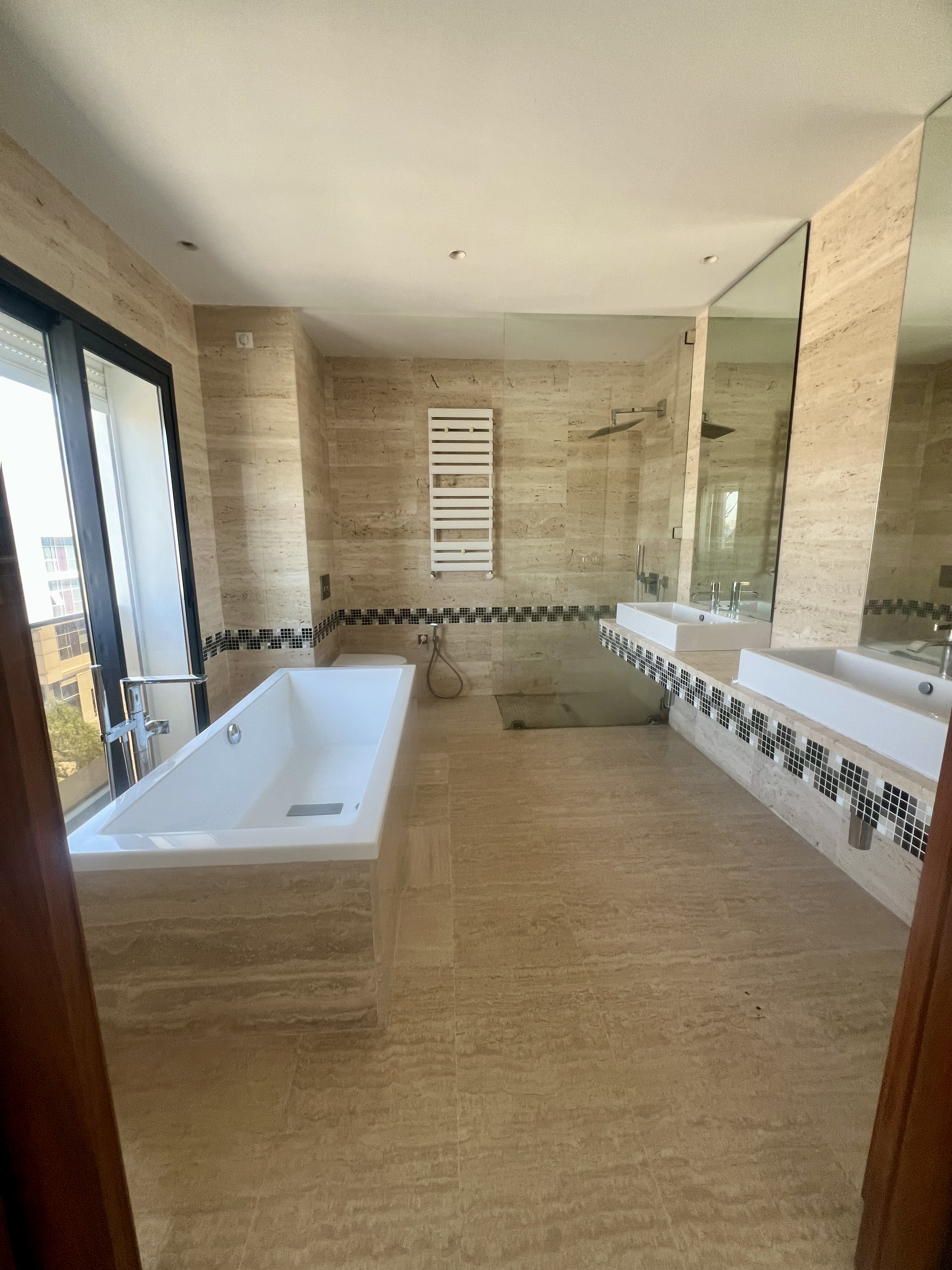 La Marsa&nbsp;Berge Du Lac&nbsp;Location&nbsp;Appart. 5 pi�ces+&nbsp;Appartement salon et 4 chambres
