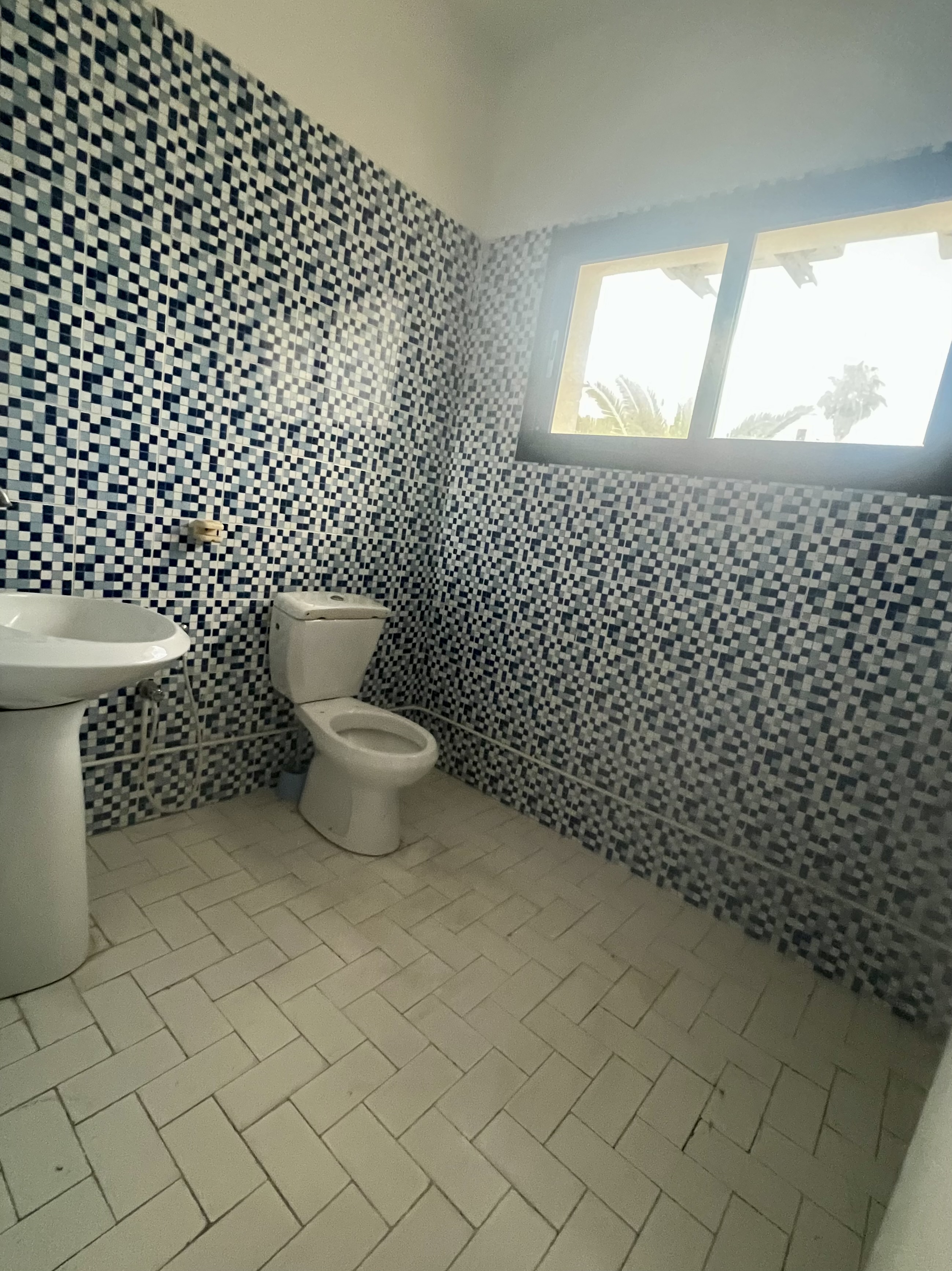 La Marsa&nbsp;Berge Du Lac&nbsp;Location&nbsp;Appart. 4 pi�ces&nbsp;Bureau h4 de 120 m2 aux berges du lac 1