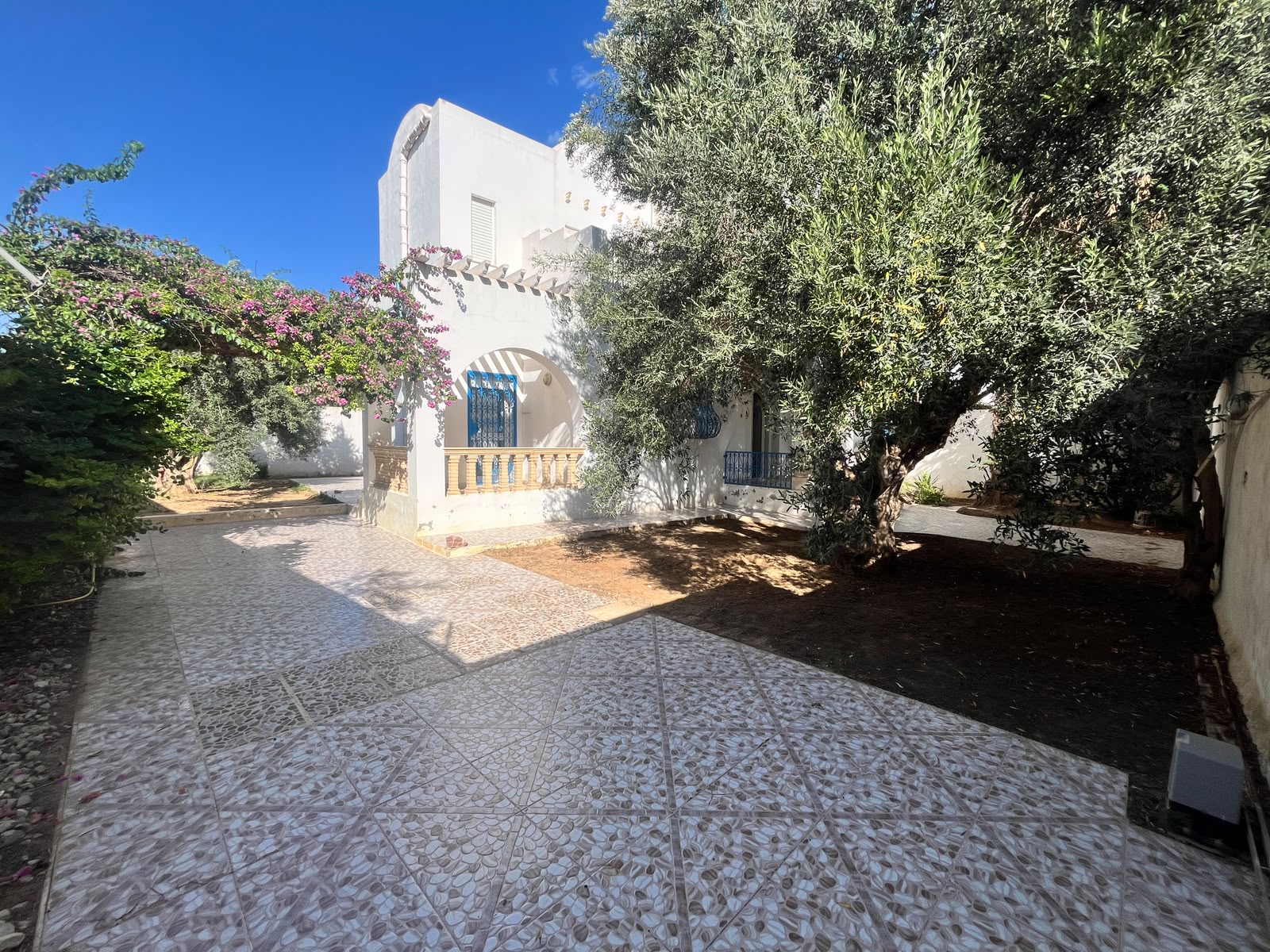 Hammamet&nbsp;Hammamet&nbsp;Location&nbsp;Appart. 4 pi�ces&nbsp;Une villa ind�pendante s4 avec jardin et abri