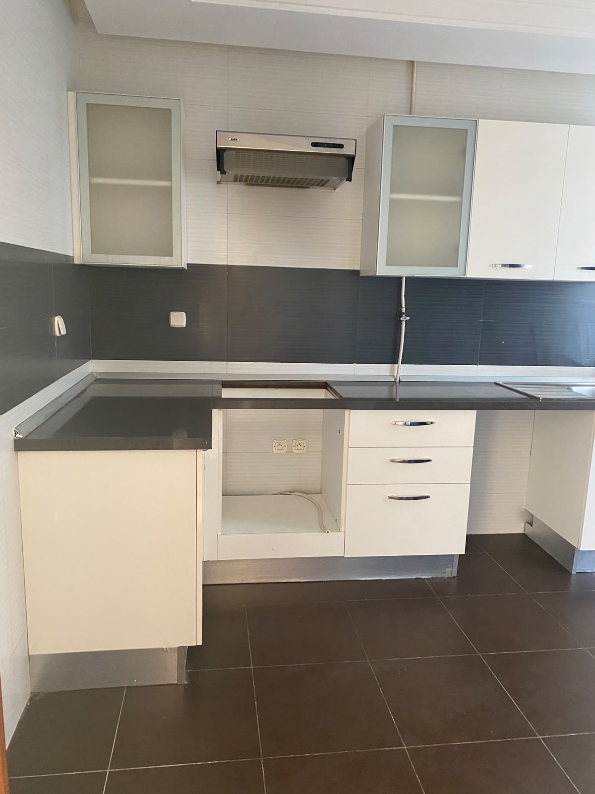 La Soukra&nbsp;La Soukra&nbsp;Location&nbsp;Appart. 2 pi�ces&nbsp;S2 a soukra a 2 mm du centre commercial lc waikiki