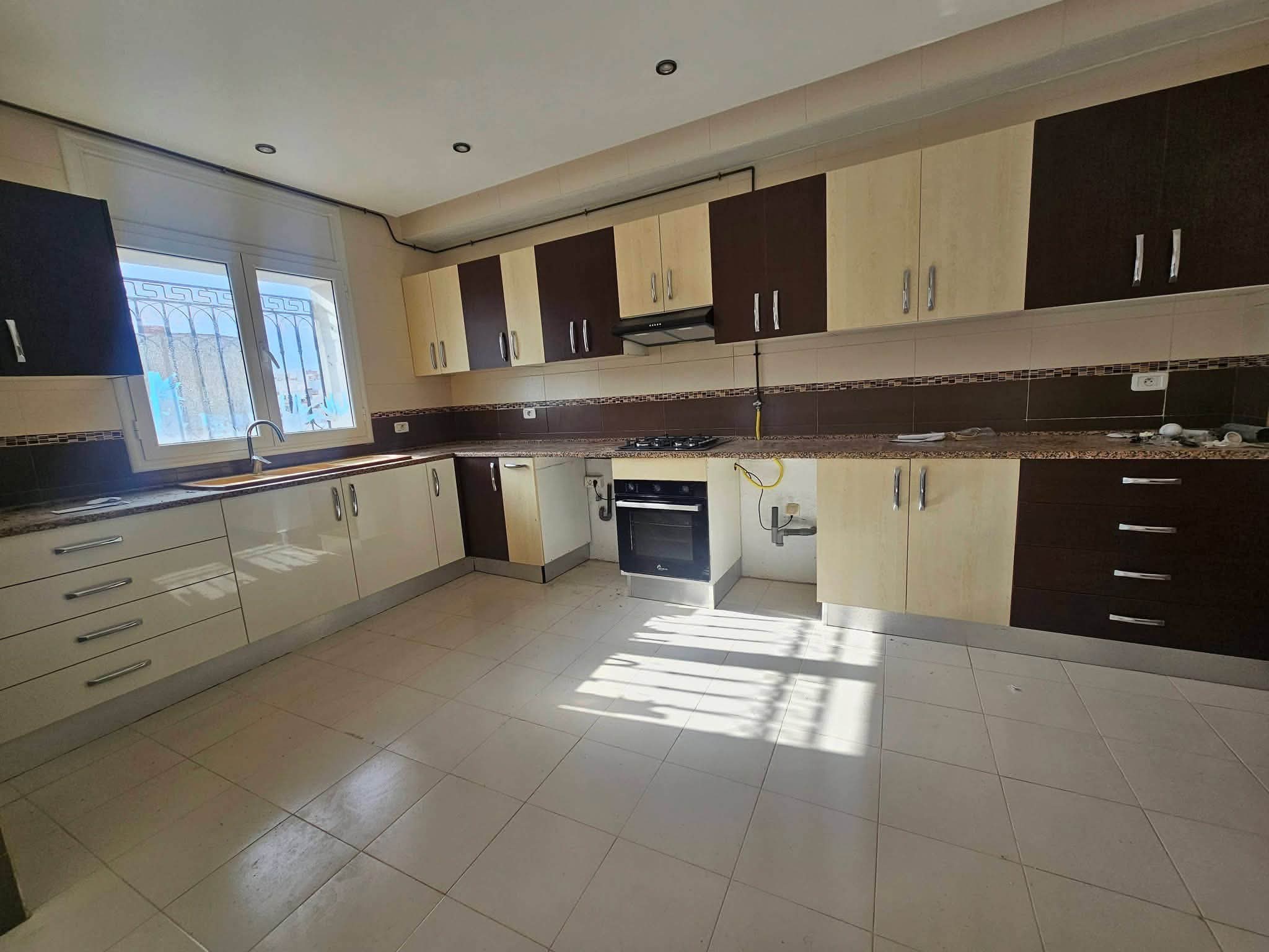 Mnihla&nbsp;Jardins d'el Menzah&nbsp;Location&nbsp;Appart. 5 pi�ces+&nbsp;Etage s4 1800d jardin d'el menzah 2