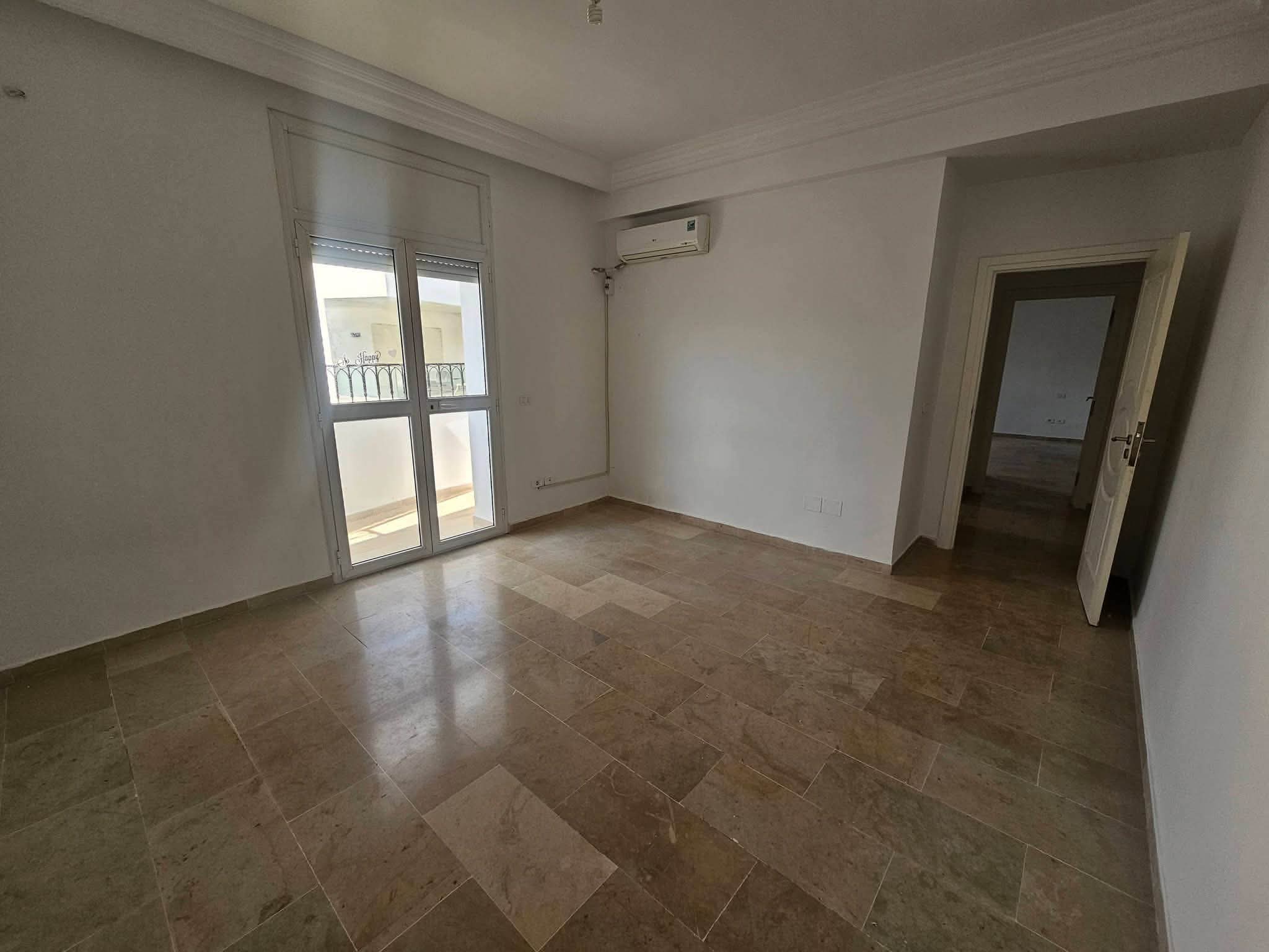 Mnihla&nbsp;Jardins d'el Menzah&nbsp;Location&nbsp;Appart. 5 pi�ces+&nbsp;Etage s4 1800d jardin d'el menzah 2
