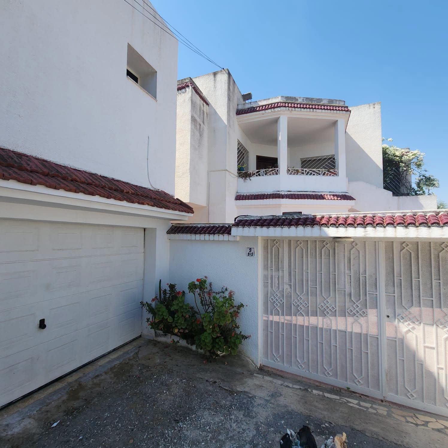 La Soukra&nbsp;Chotrana 3&nbsp;Location&nbsp;Appart. 3 pi�ces&nbsp;Etage de villa 1300d chotrana