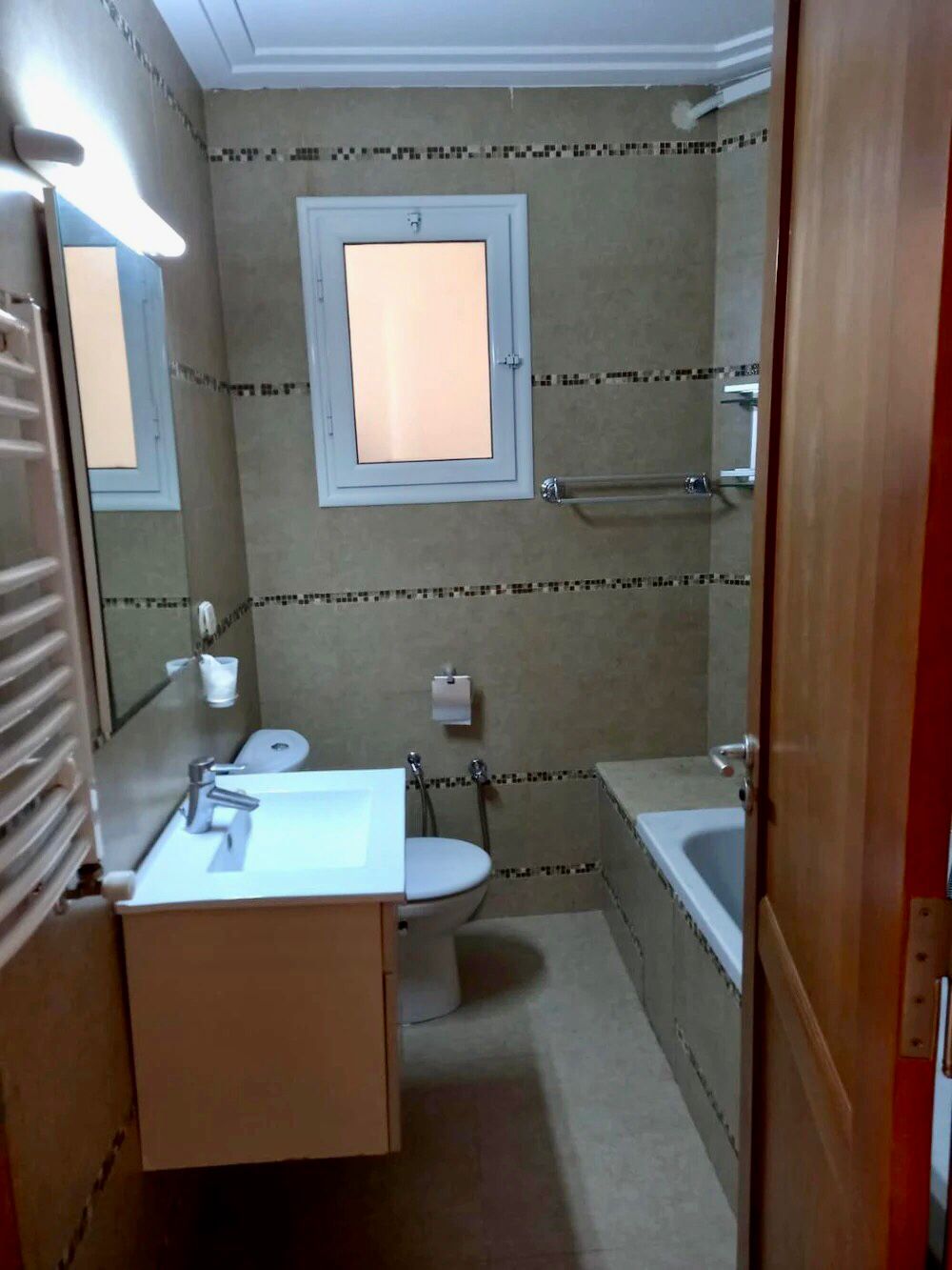 Mnihla&nbsp;Jardins d'el Menzah&nbsp;Location&nbsp;Appart. 4 pi�ces&nbsp;Un appartement s3 hs � jardin d'el menzah 2