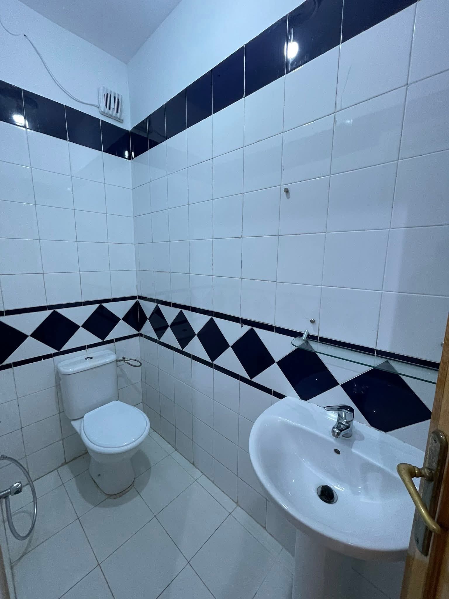 Ariana Ville&nbsp;Cite Ennasr 2&nbsp;Location&nbsp;Appart. 5 pi�ces+&nbsp;S3 ennaser 1600 habitation ou bureautique