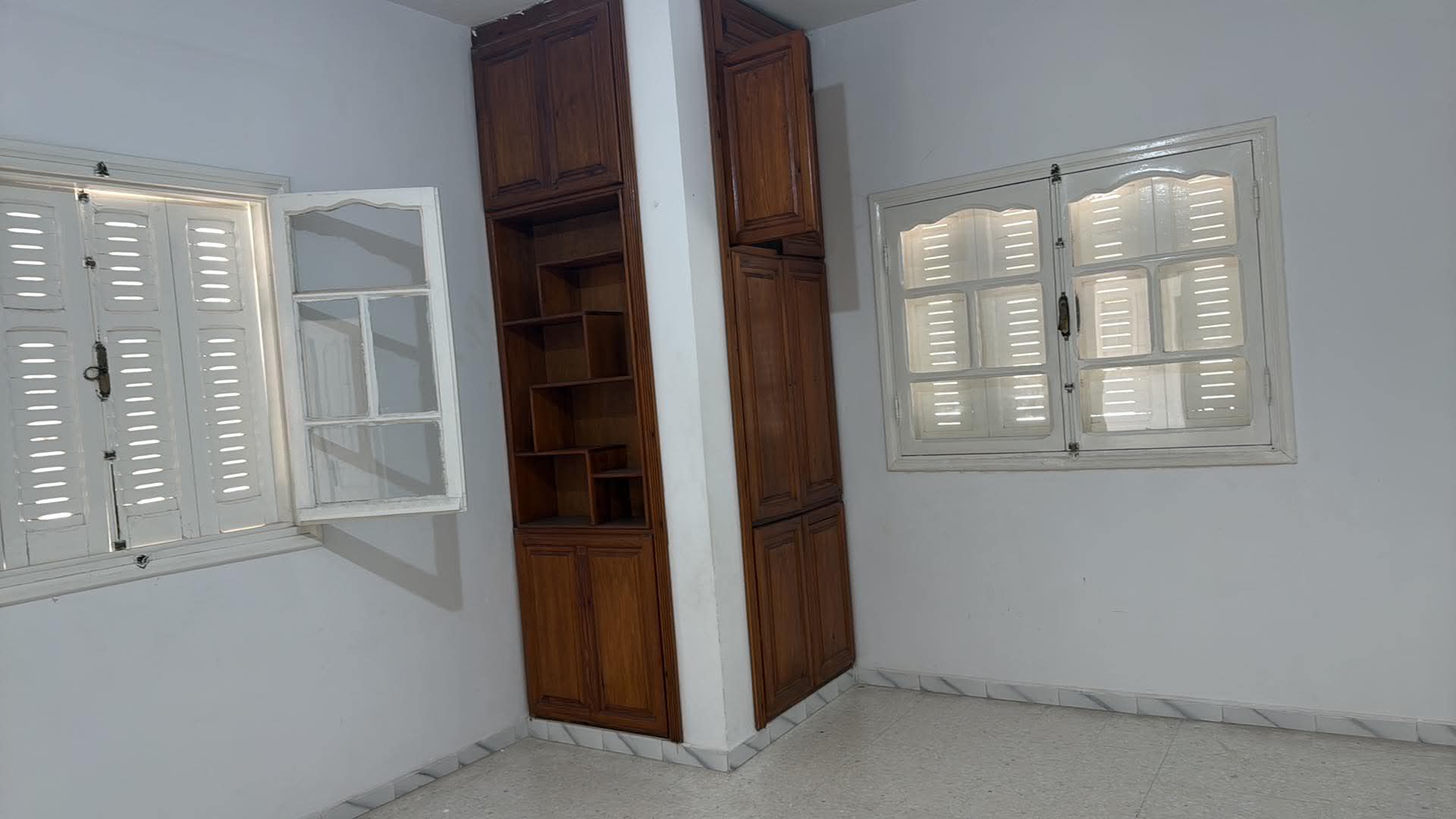 Cite El Khadra&nbsp;Cite El Khadra&nbsp;Location&nbsp;Appart. 2 pi�ces&nbsp;1�re �tage d'une maison proche de aziza