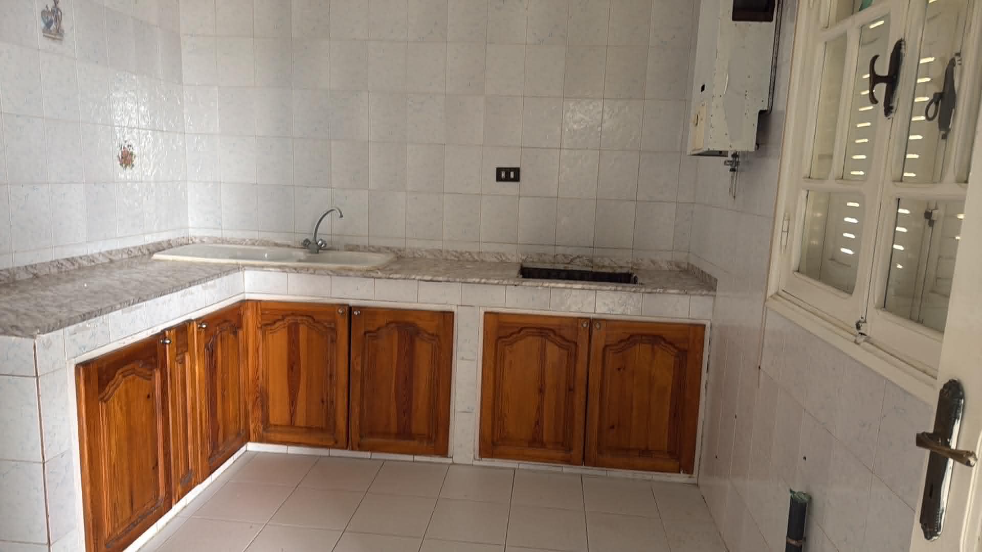 Cite El Khadra&nbsp;Cite El Khadra&nbsp;Location&nbsp;Appart. 2 pi�ces&nbsp;1�re �tage d'une maison proche de aziza