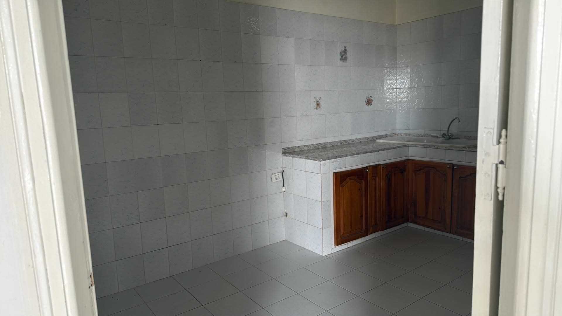 Cite El Khadra&nbsp;Cite El Khadra&nbsp;Location&nbsp;Appart. 2 pi�ces&nbsp;1�re �tage d'une maison proche de aziza