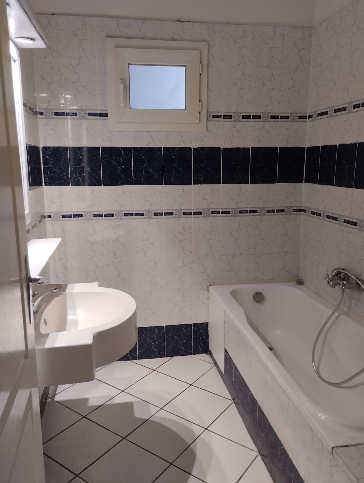 La Marsa&nbsp;El Aouina&nbsp;Location&nbsp;Appart. 3 pi�ces&nbsp;Bel appartement splus2 haut standing