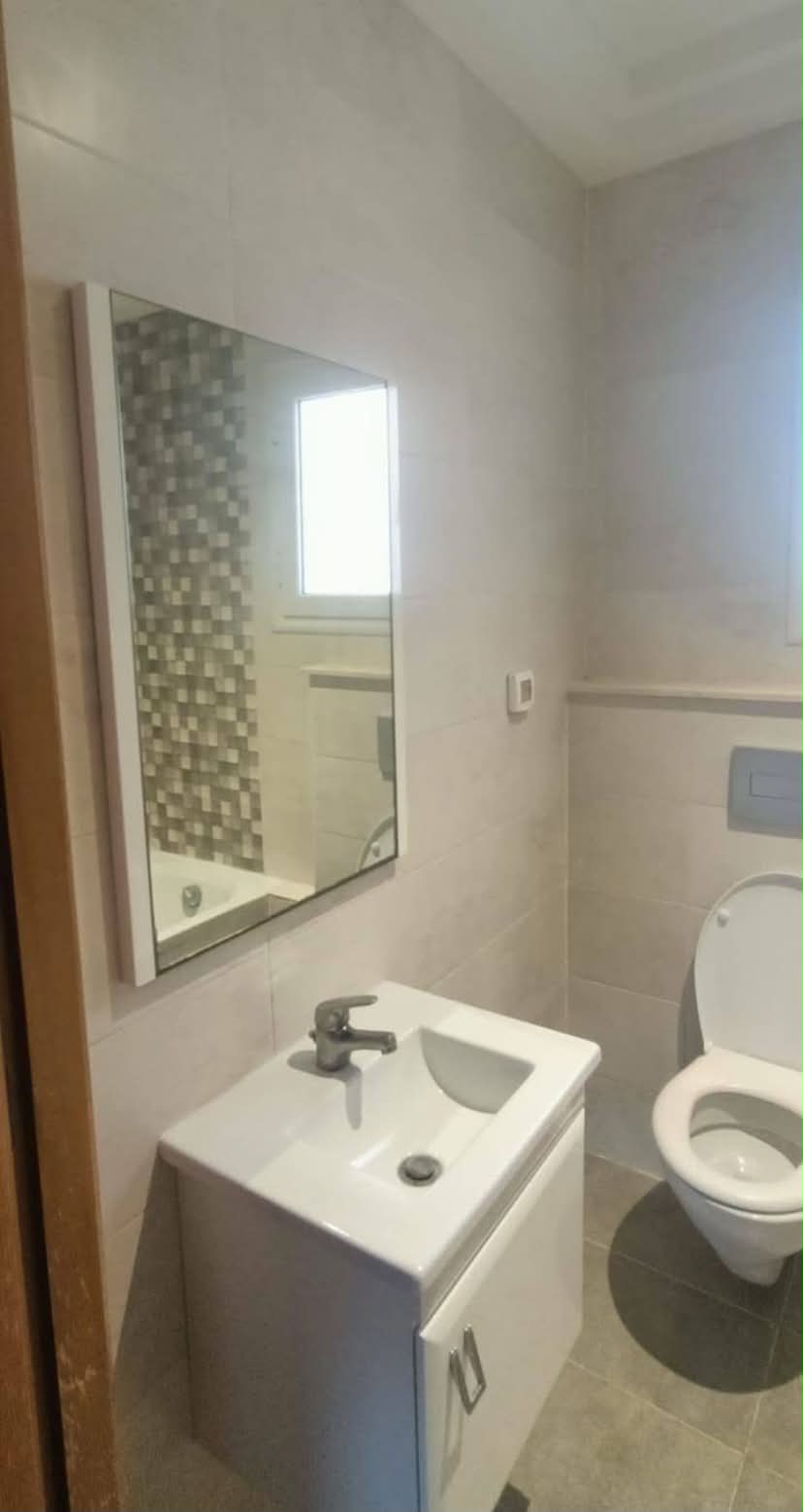 La Marsa&nbsp;El Aouina&nbsp;Location&nbsp;Appart. 1 pi�ce&nbsp;S plus 1 spacieux avec deux balcon