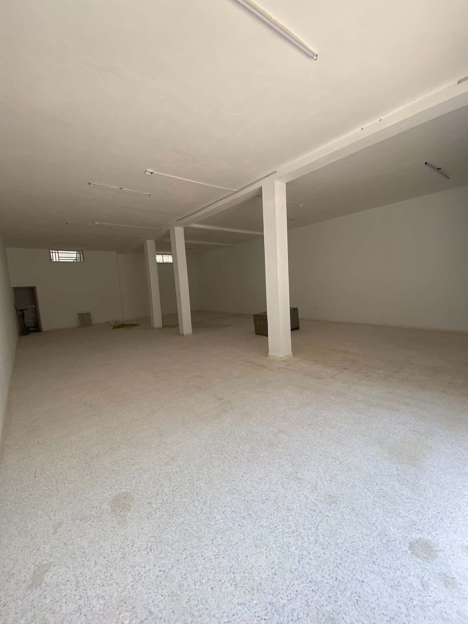 La Marsa&nbsp;Cite Bhar Lazreg&nbsp;Location&nbsp;Surfaces&nbsp;Un depot tres propre