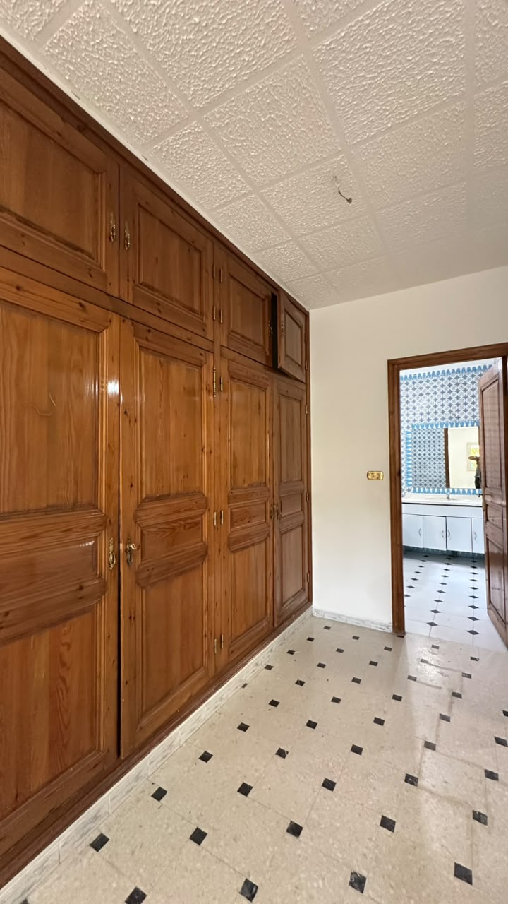 Cite El Khadra&nbsp;Cite Jardins&nbsp;Location&nbsp;Appart. 4 pi�ces&nbsp;�tage de villa pour usage bureautique