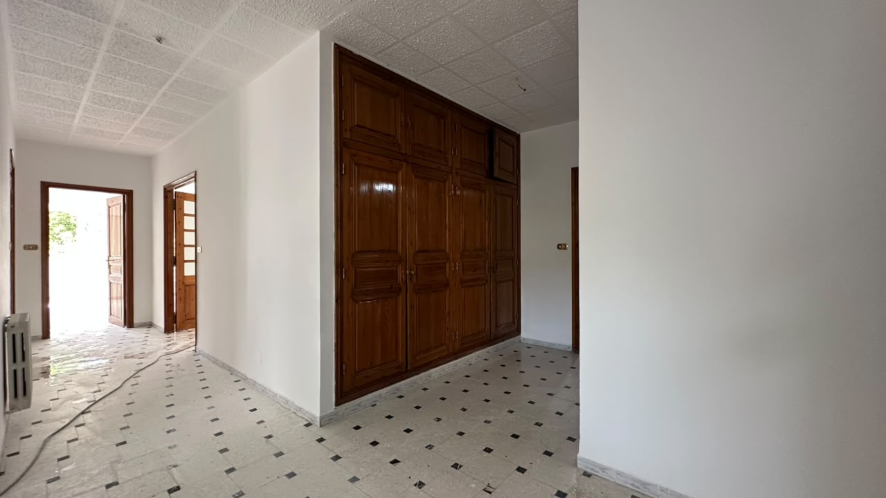 Cite El Khadra&nbsp;Cite Jardins&nbsp;Location&nbsp;Appart. 4 pi�ces&nbsp;�tage de villa pour usage bureautique