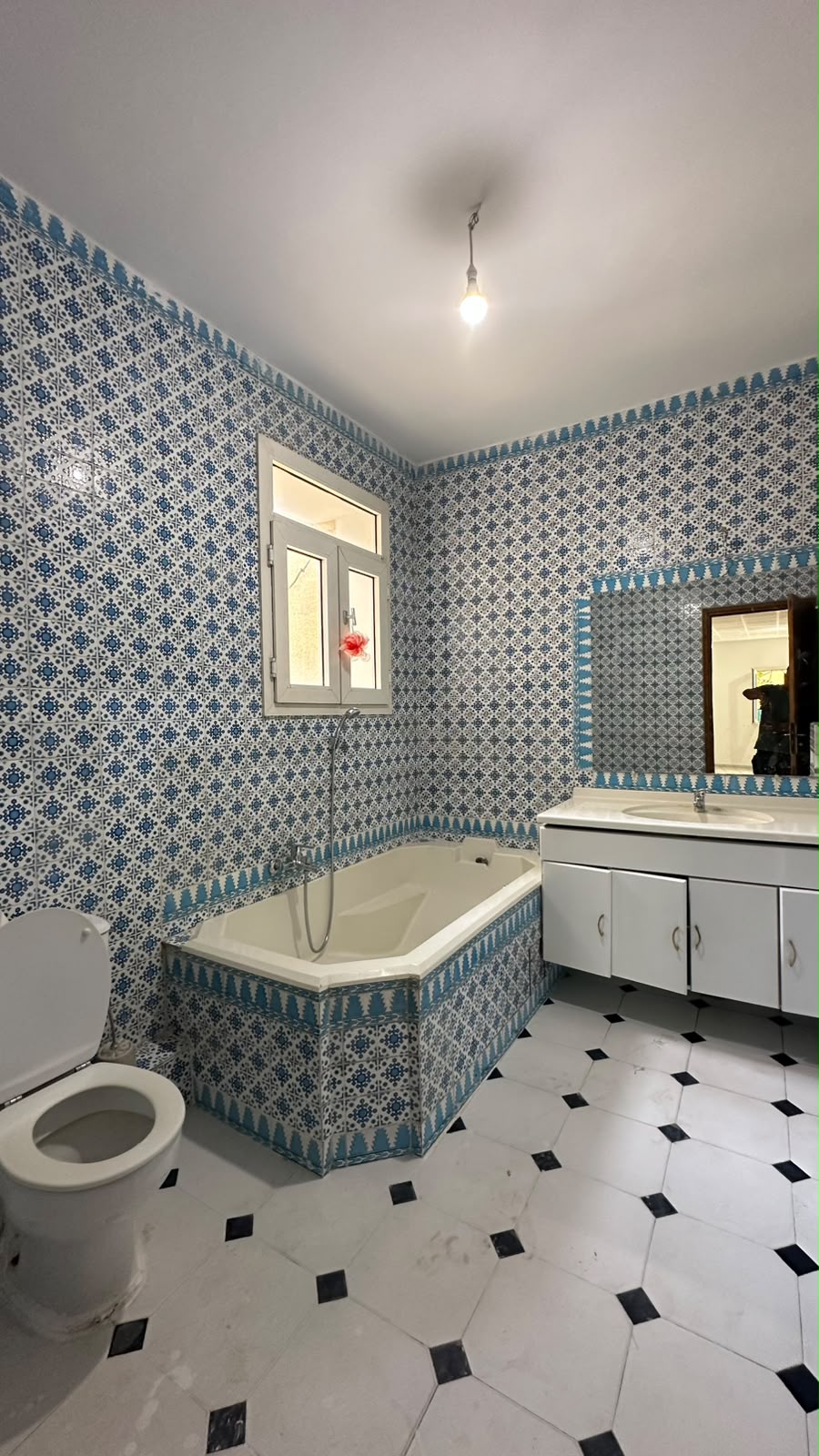 Cite El Khadra&nbsp;Cite Jardins&nbsp;Location&nbsp;Appart. 4 pi�ces&nbsp;�tage de villa pour usage bureautique