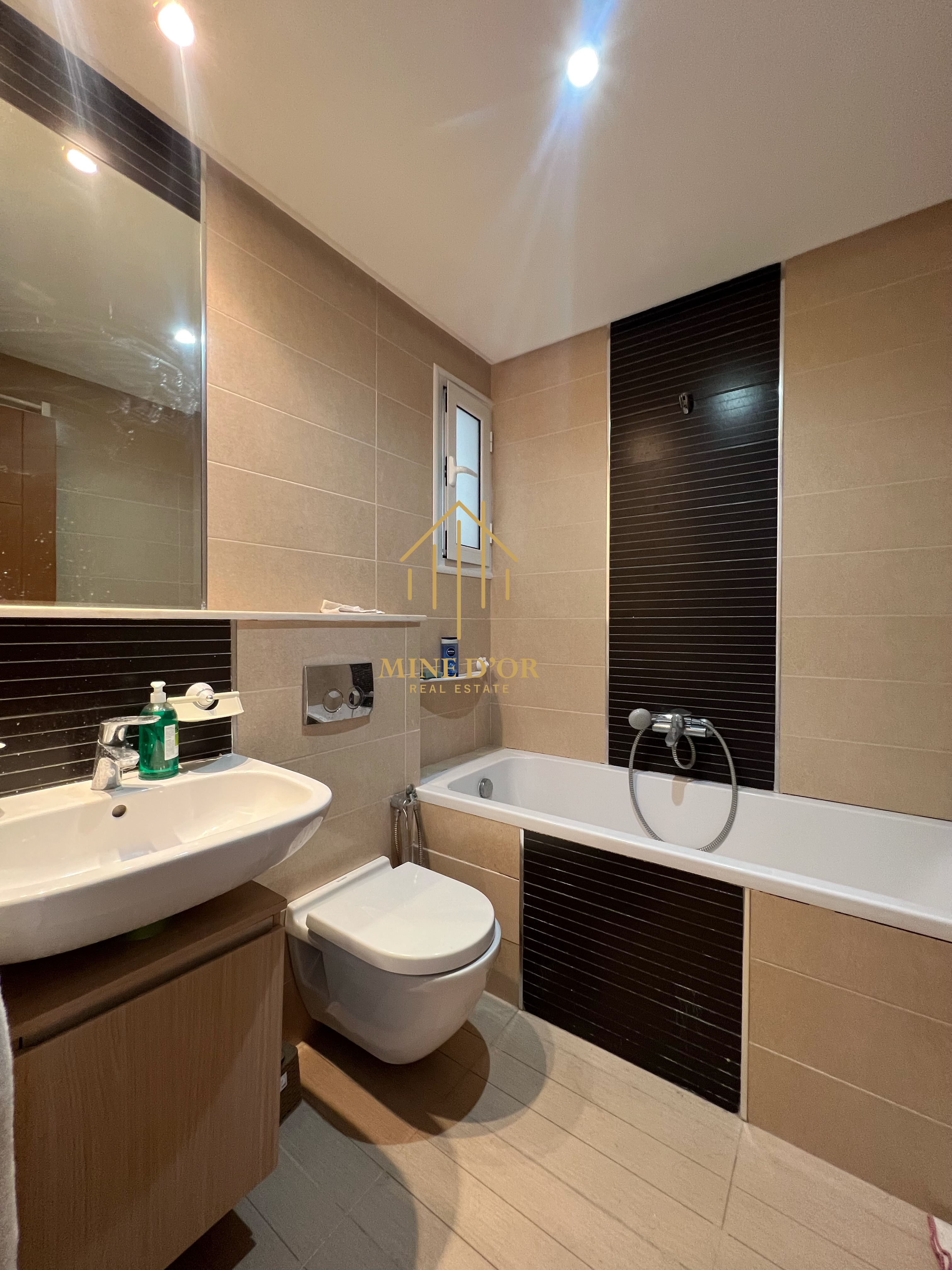 Cite El Khadra&nbsp;Zone urbaine nord&nbsp;Location&nbsp;Appart. 3 pi�ces&nbsp;Appartement s2 haut standing au centre urbain nord