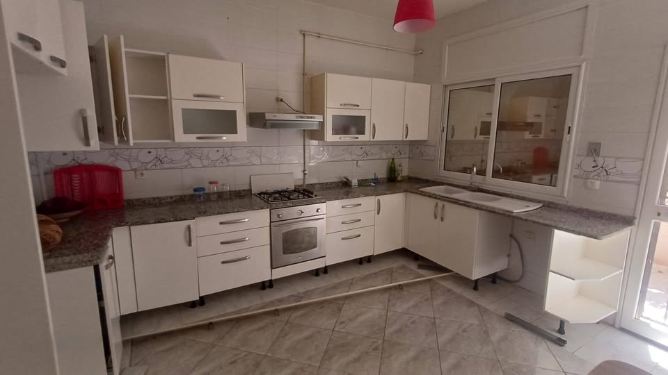 El Mourouj&nbsp;El Mourouj&nbsp;Location&nbsp;Appart. 4 pi�ces&nbsp;Une villa � mourouj 6