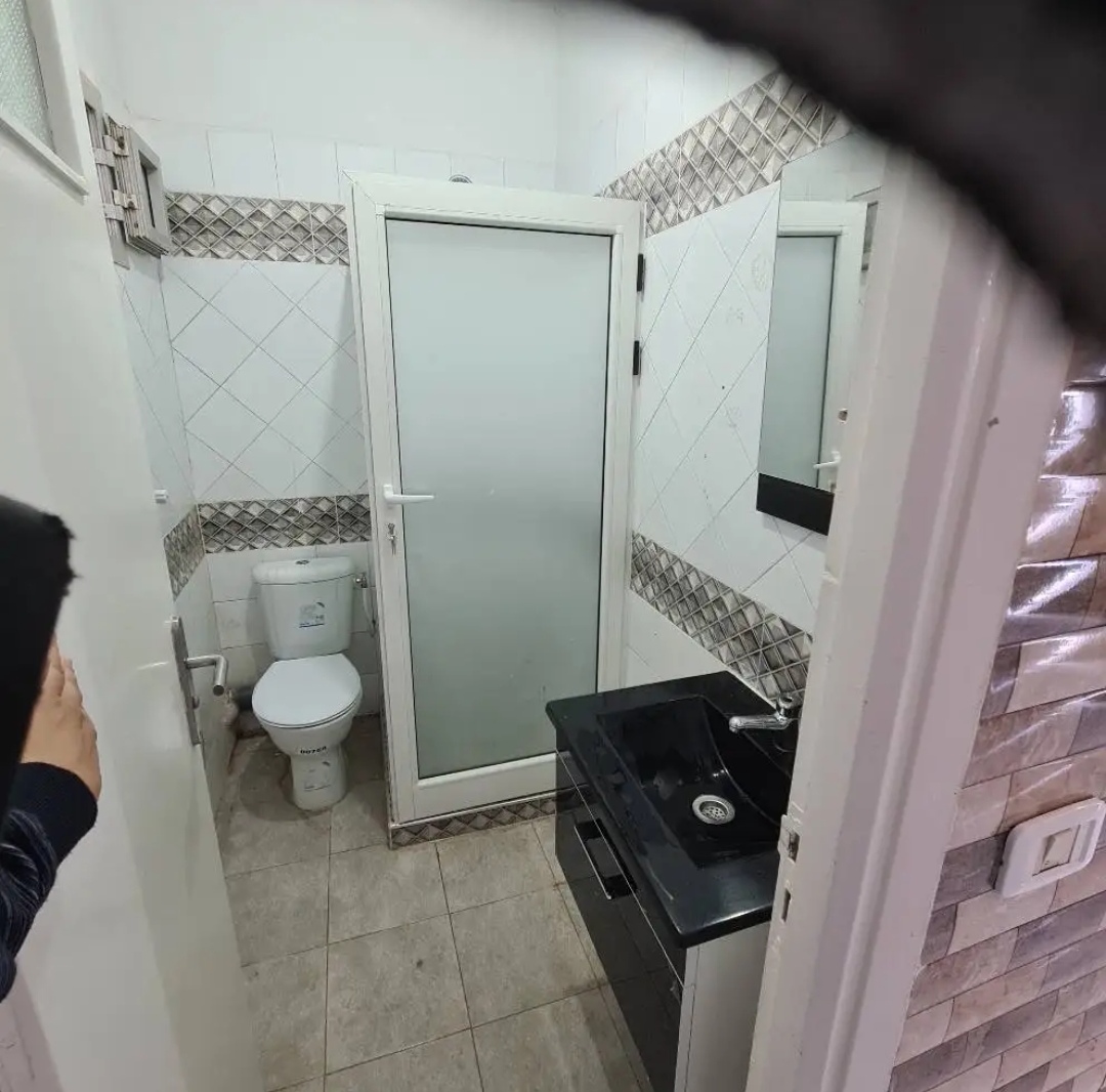 Ariana Ville&nbsp;Cite Ennasr 1&nbsp;Location&nbsp;Appart. 2 pi�ces&nbsp;S1 lux 850 dt par mois