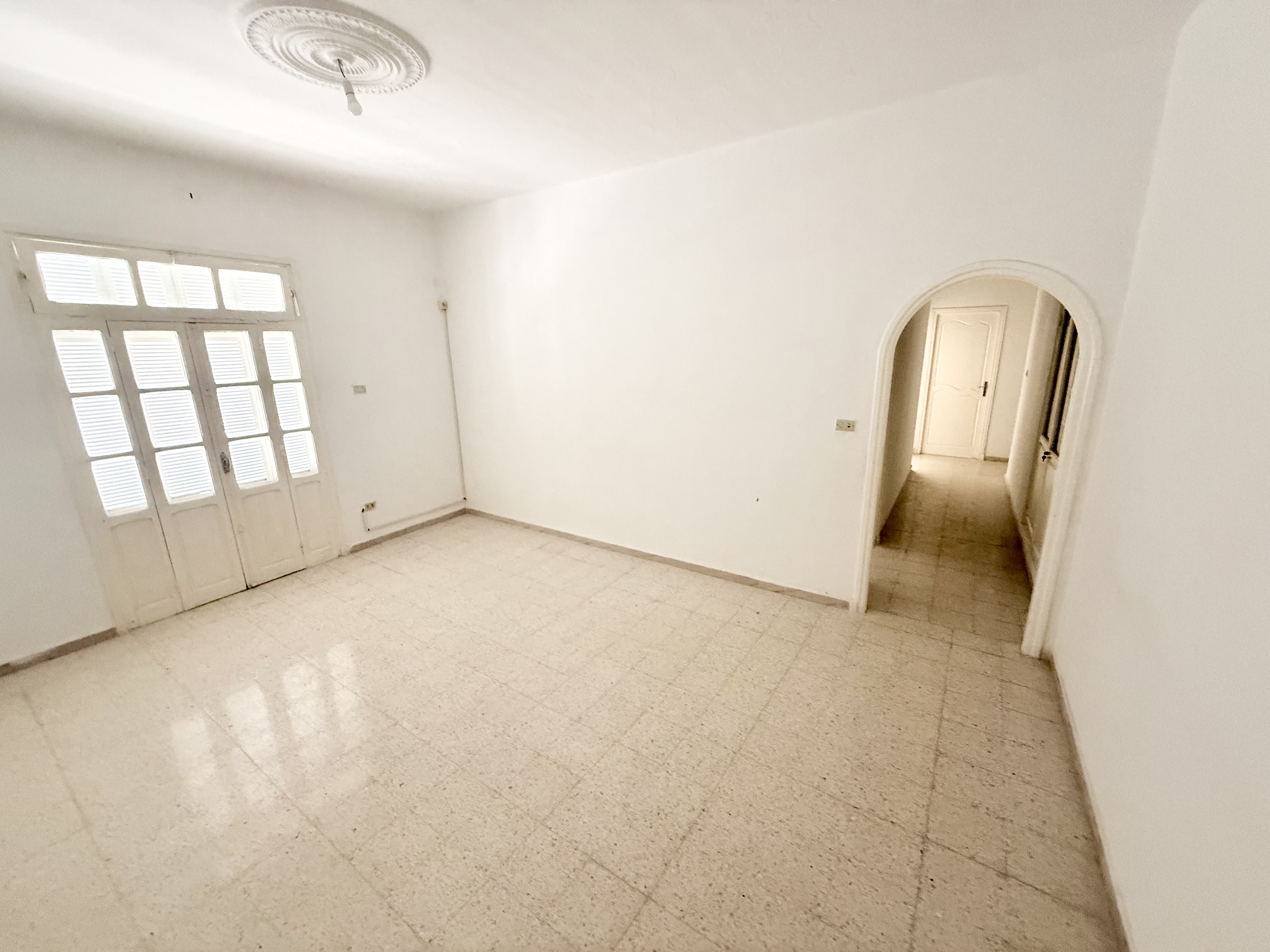 Sousse Ville&nbsp;Sousse Corniche&nbsp;Location&nbsp;Appart. 3 pi�ces&nbsp;Un grand appartement au centre sousse