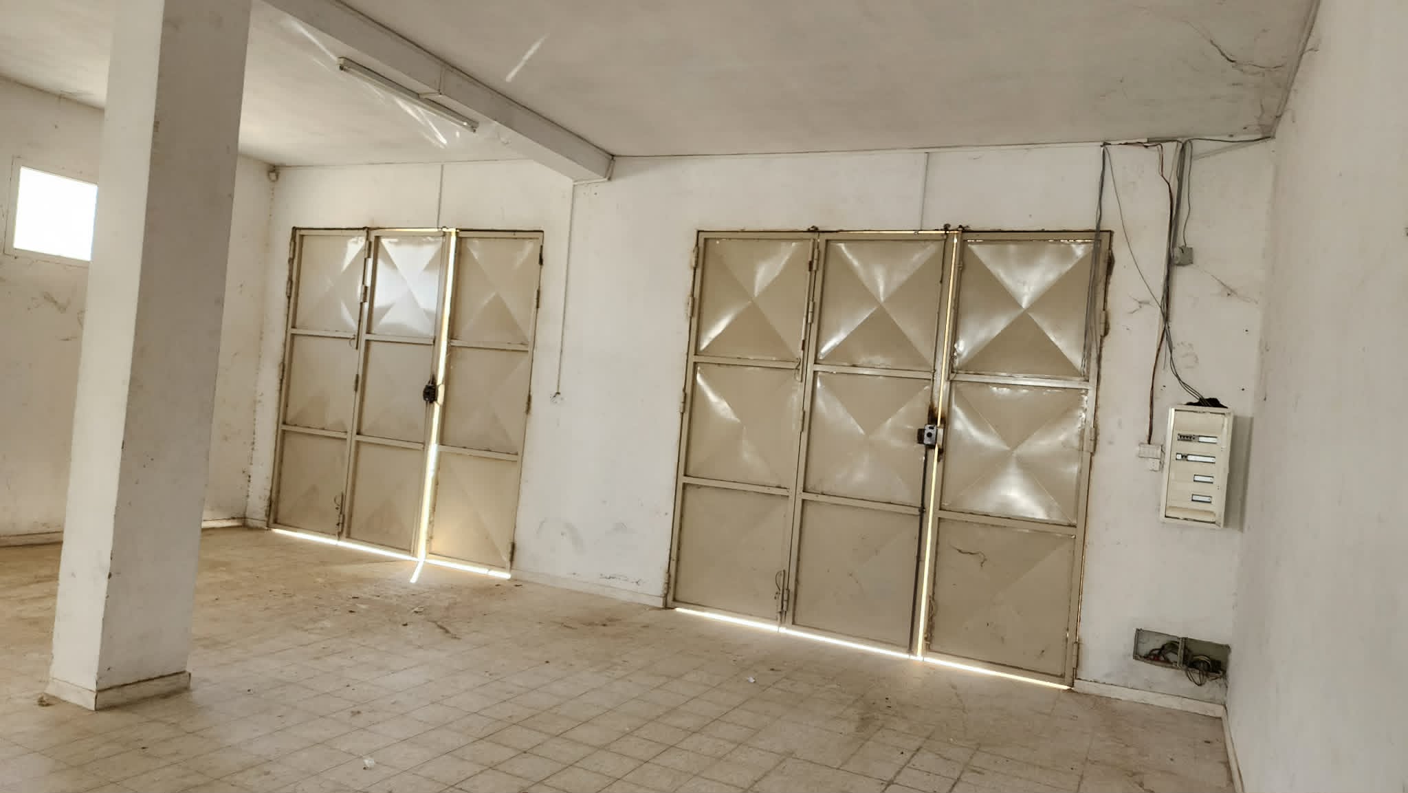 La Soukra&nbsp;La Soukra&nbsp;Location&nbsp;Surfaces&nbsp;D�p�t de 230 m � la soukra sidi fradj
