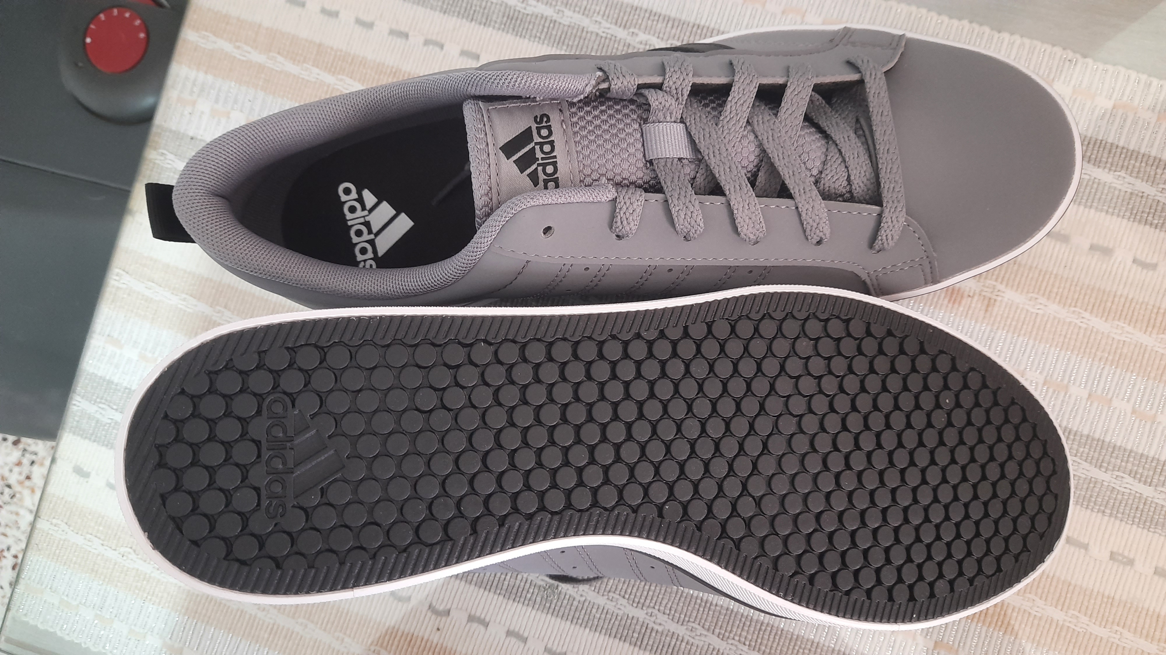 Le Bardo&nbsp;Le Bardo&nbsp;Hommes&nbsp;Autre&nbsp;Adidas vs pace 2 0 t42