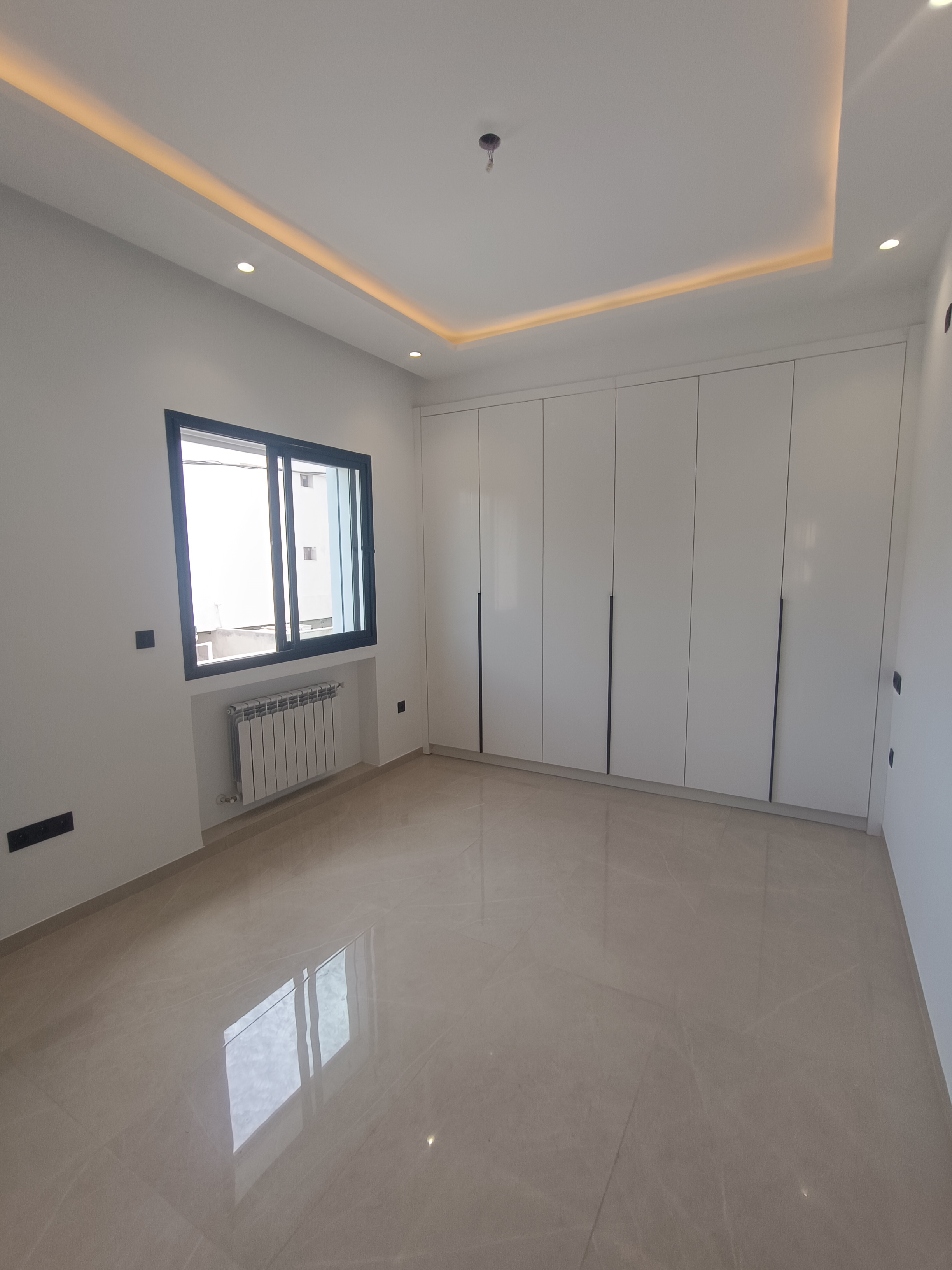 El Menzah&nbsp;Mutuelle Ville&nbsp;Location&nbsp;Appart. 4 pi�ces&nbsp;Premier etage ht standing avec ascenseur neuf