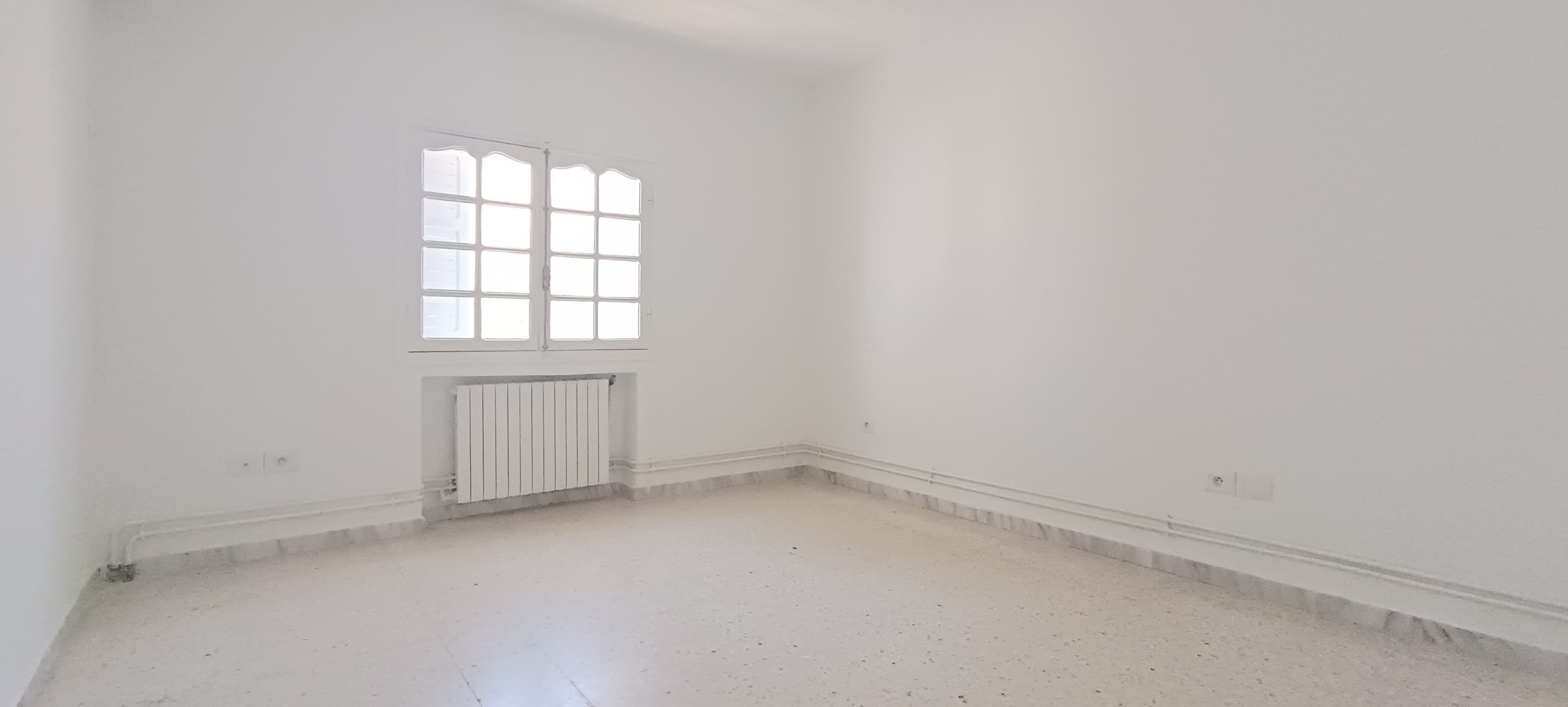 El Menzah&nbsp;El Manar 2&nbsp;Location&nbsp;Appart. 4 pi�ces&nbsp;Etage de villa s3 avec immense terrasse