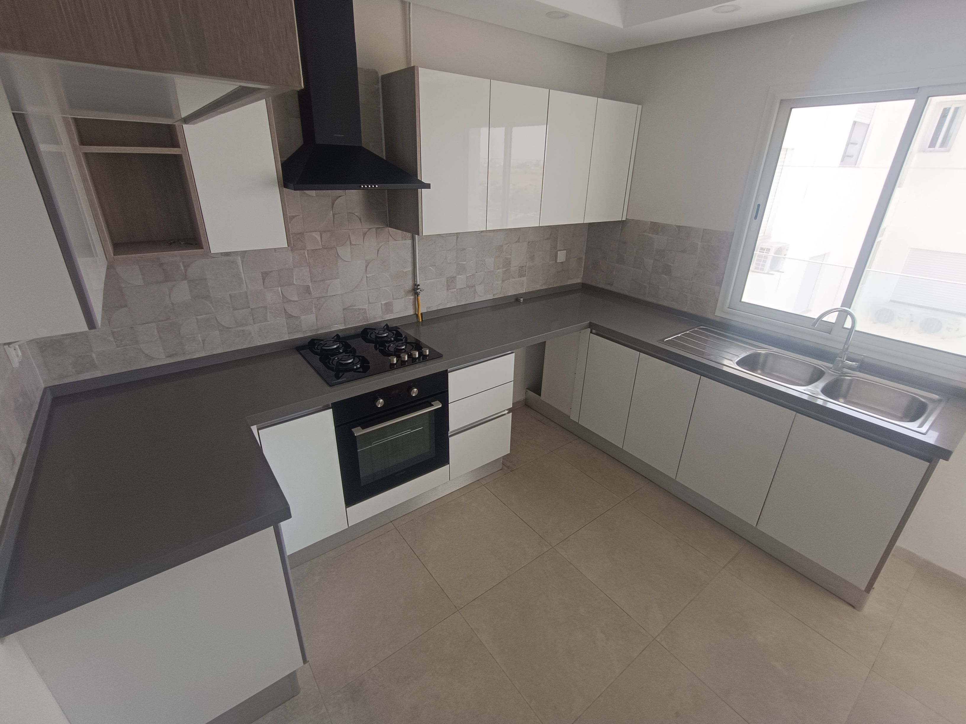Ariana Ville&nbsp;Cite Ennasr 2&nbsp;Location&nbsp;Appart. 4 pi�ces&nbsp;Appartement s3 dont une suite parentale