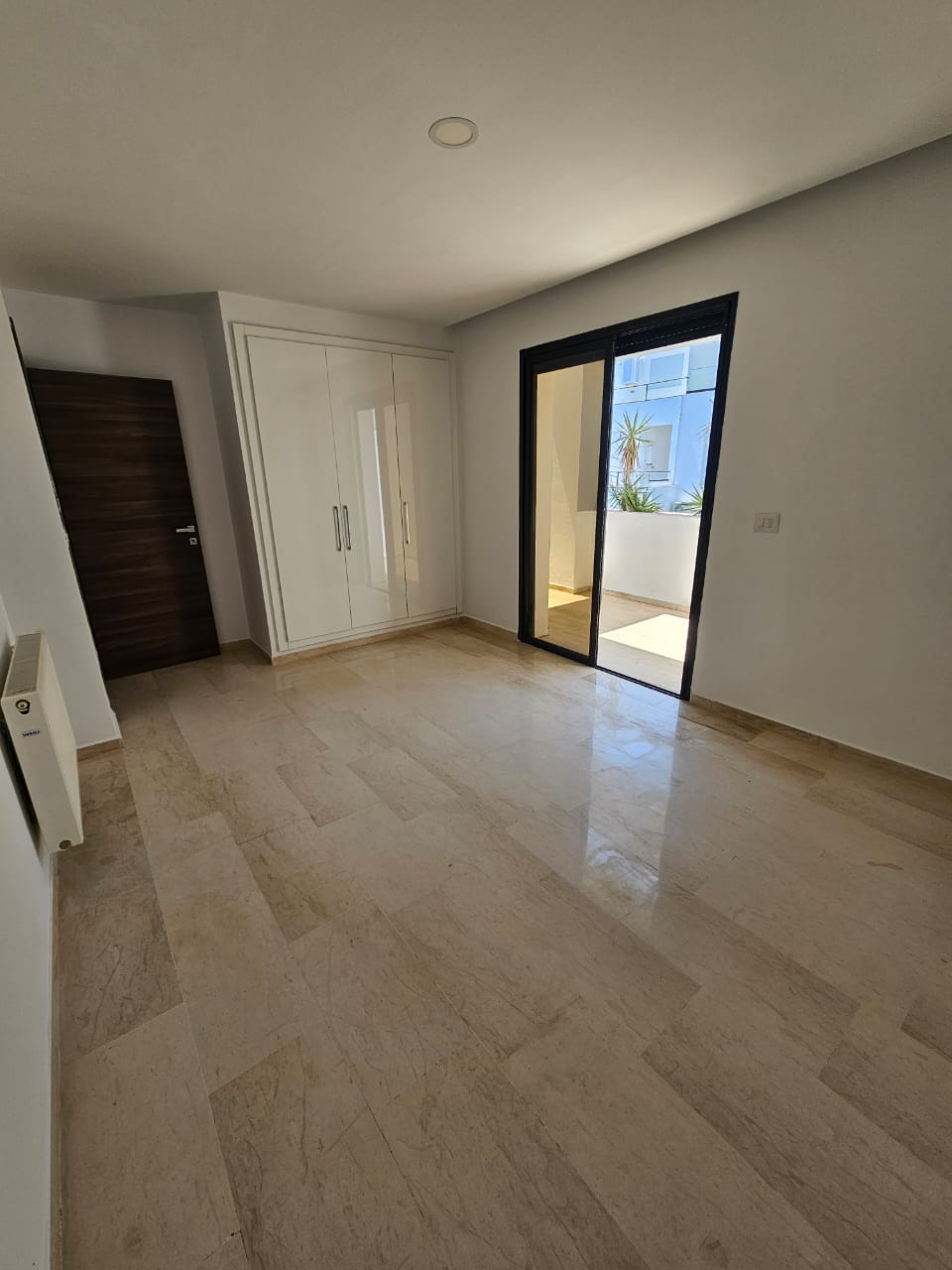 Ain Zaghouan&nbsp;Ain Zaghouan&nbsp;Location&nbsp;Appart. 3 pi�ces&nbsp;S plus trois bien orient� la nv soukra
