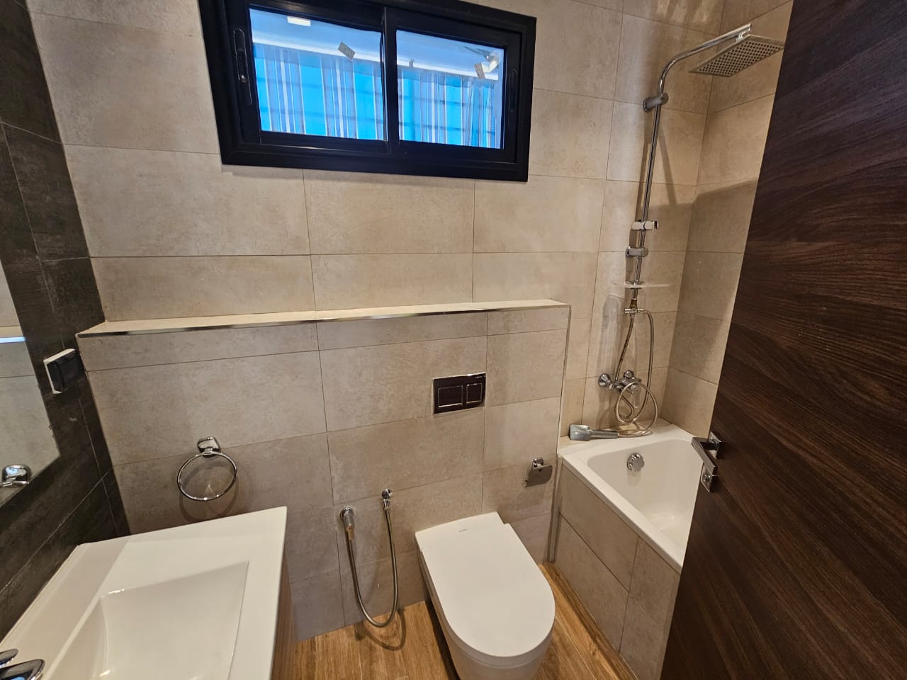 Ain Zaghouan&nbsp;Ain Zaghouan&nbsp;Location&nbsp;Appart. 3 pi�ces&nbsp;S plus trois bien orient� la nv soukra