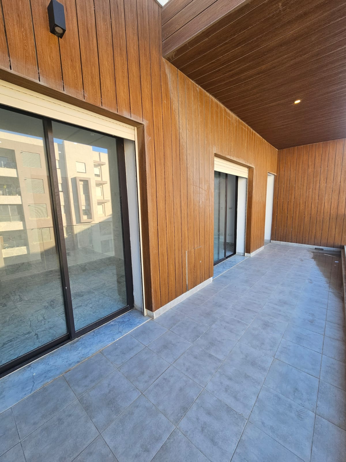 Ain Zaghouan&nbsp;Ain Zaghouan&nbsp;Location&nbsp;Appart. 4 pi�ces&nbsp;S plus trois tr�s ensoleill� avc un large balcon