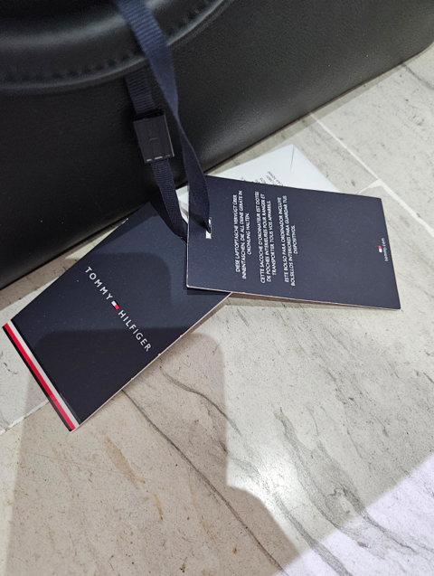 Ariana Ville&nbsp;Ariana&nbsp;Autre&nbsp;Autre&nbsp;Un sac tommy hilfiger  venu de  allemagne