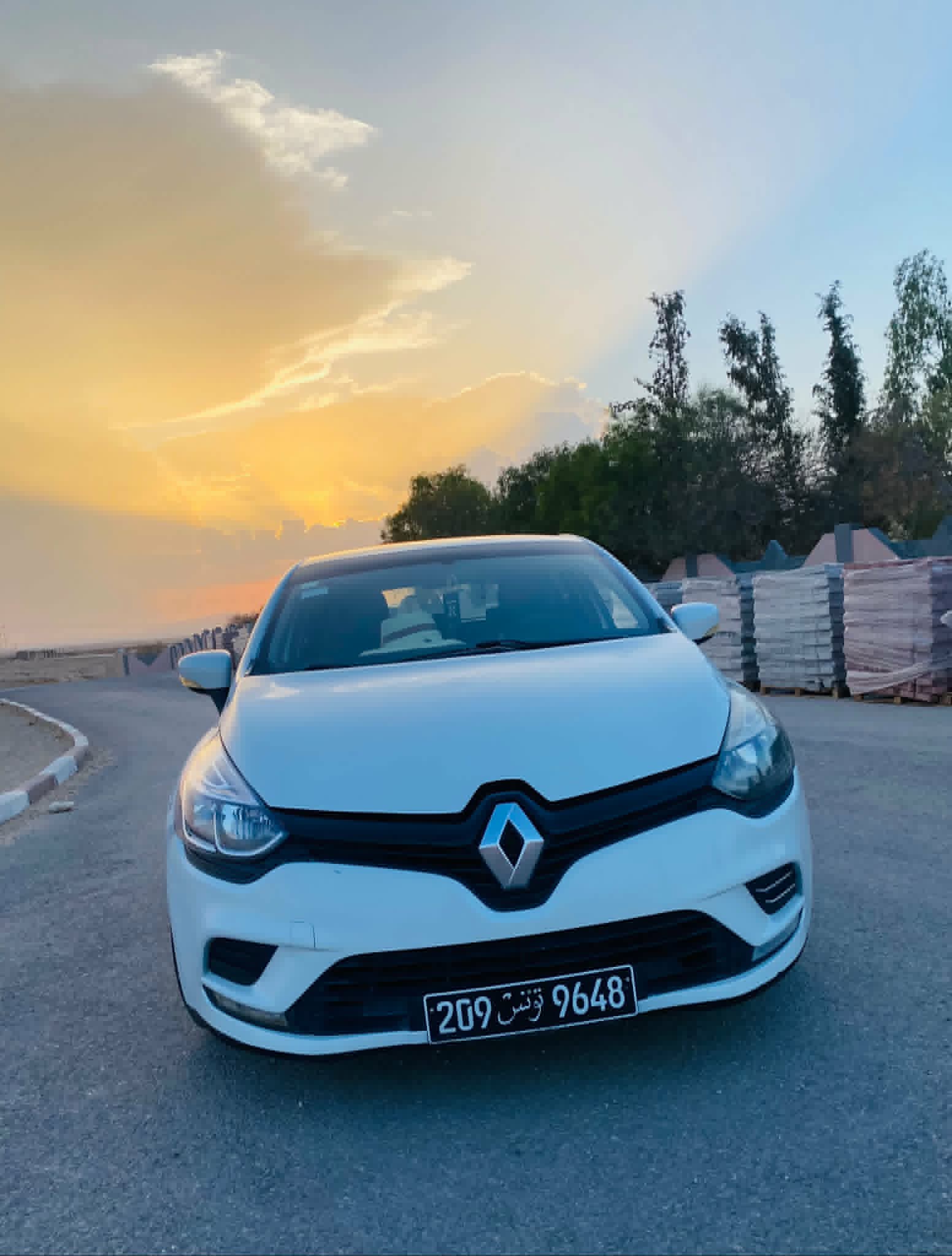 El Mdhilla&nbsp;Cite Essaada&nbsp;Renault&nbsp;Clio&nbsp;Renault clio 4    en bon �tat